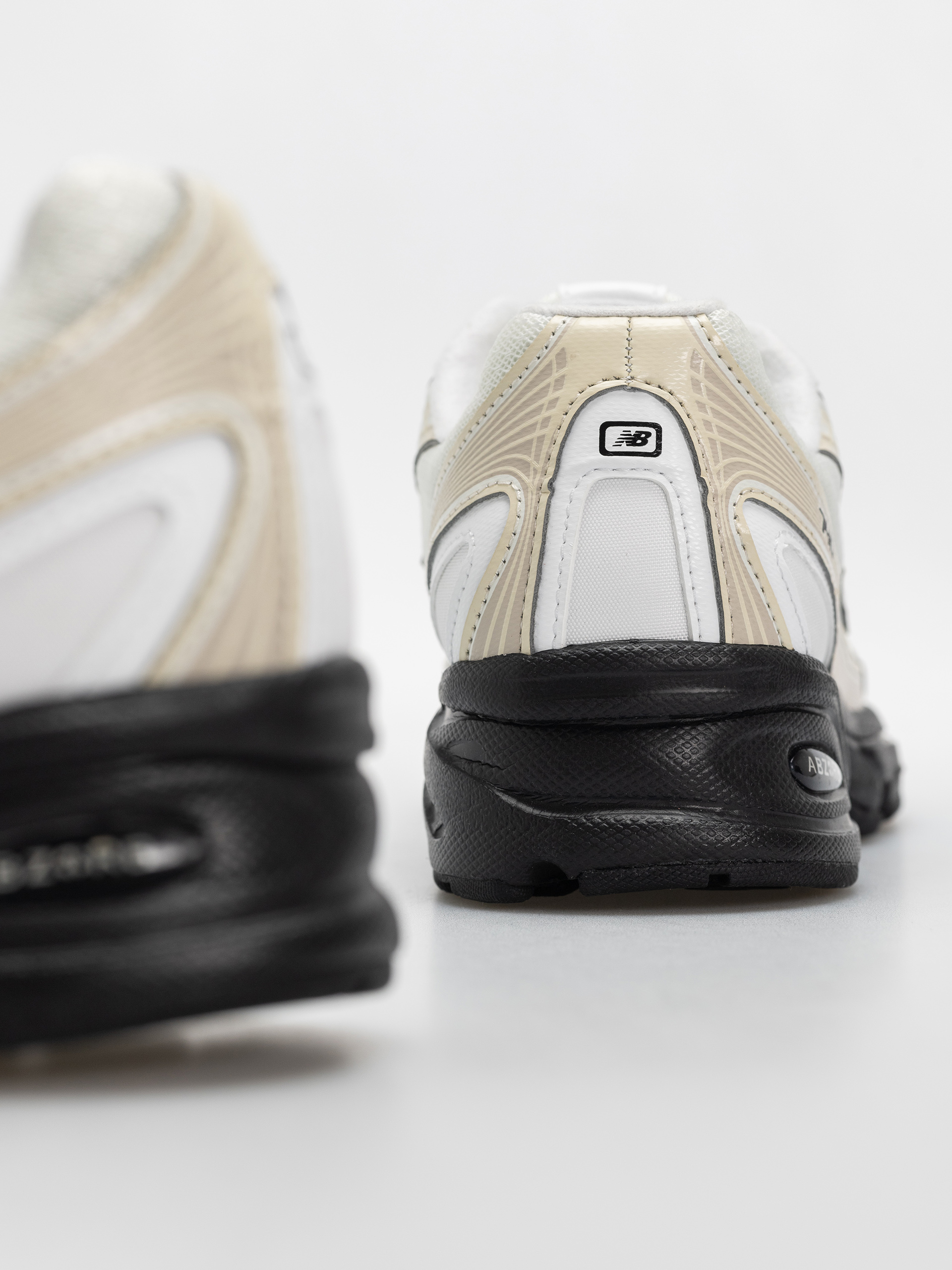 Обувки New Balance 740 (timberwolf/103 white)