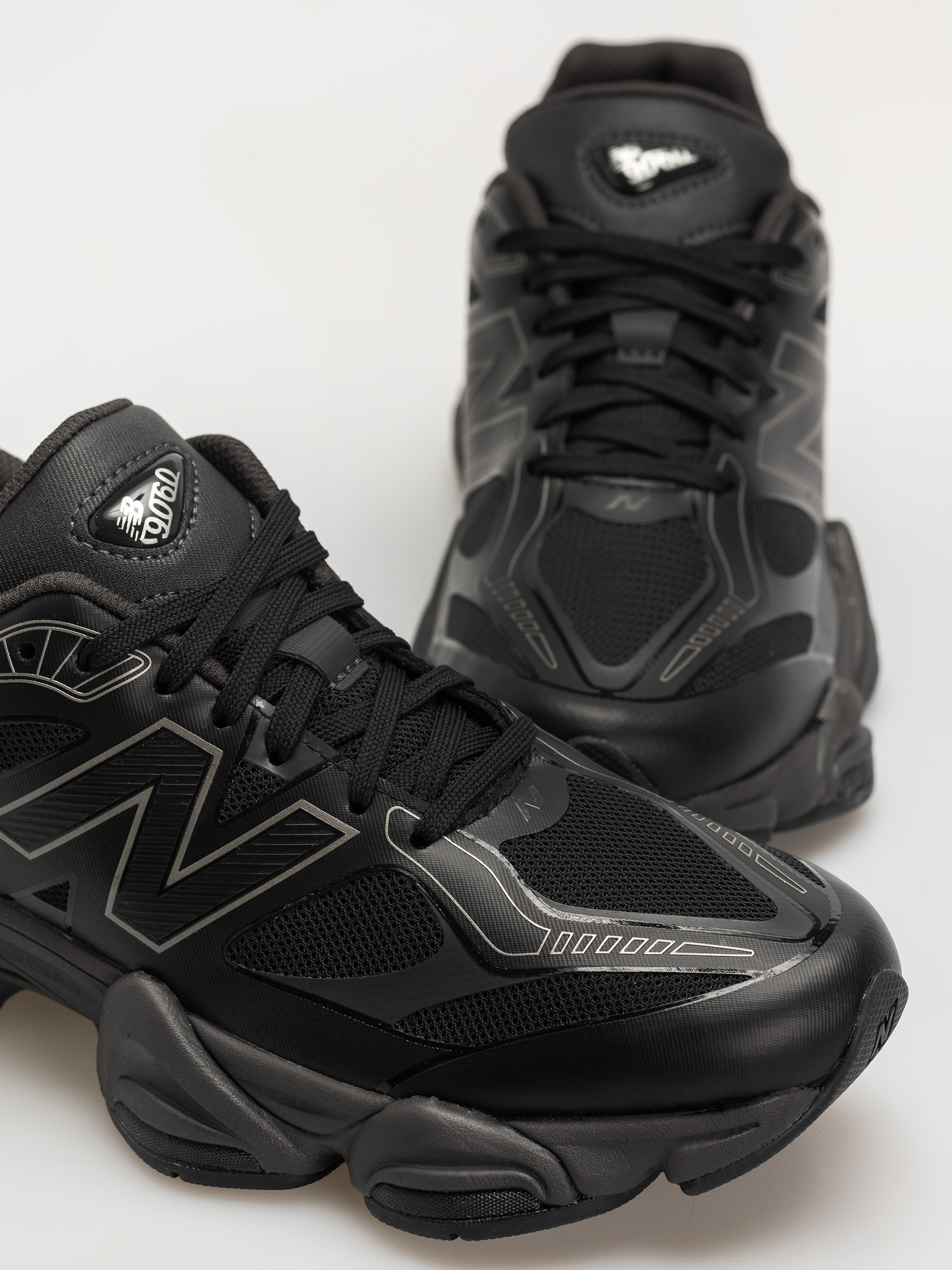 Обувки New Balance 9060 (black/faded black)