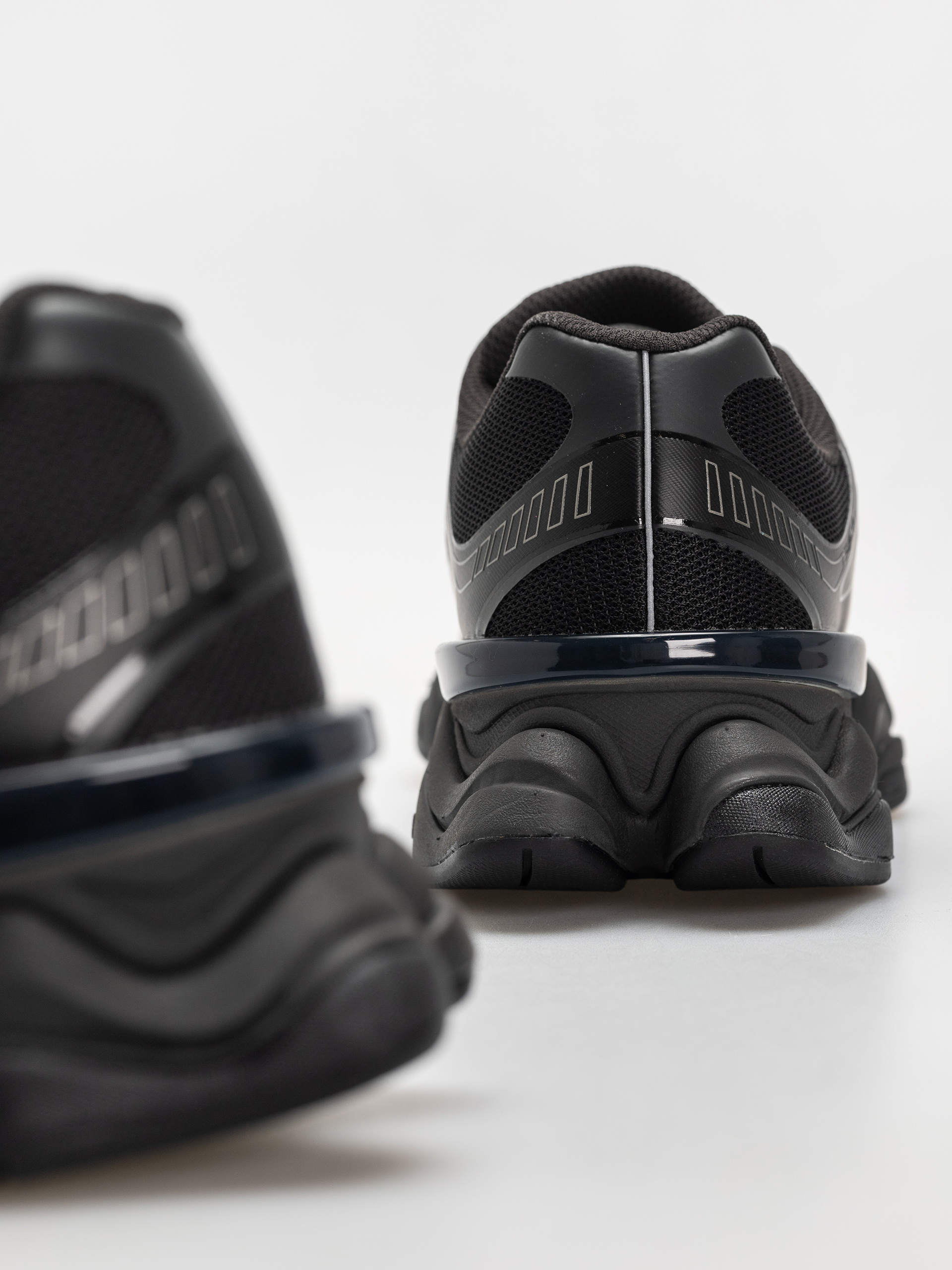 Обувки New Balance 9060 (black/faded black)