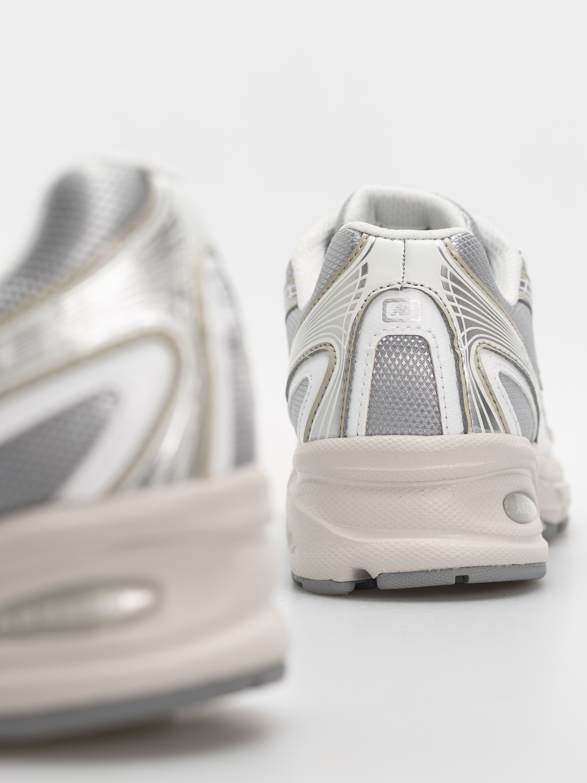 Обувки New Balance 740 (metallic silver/metallic silver)