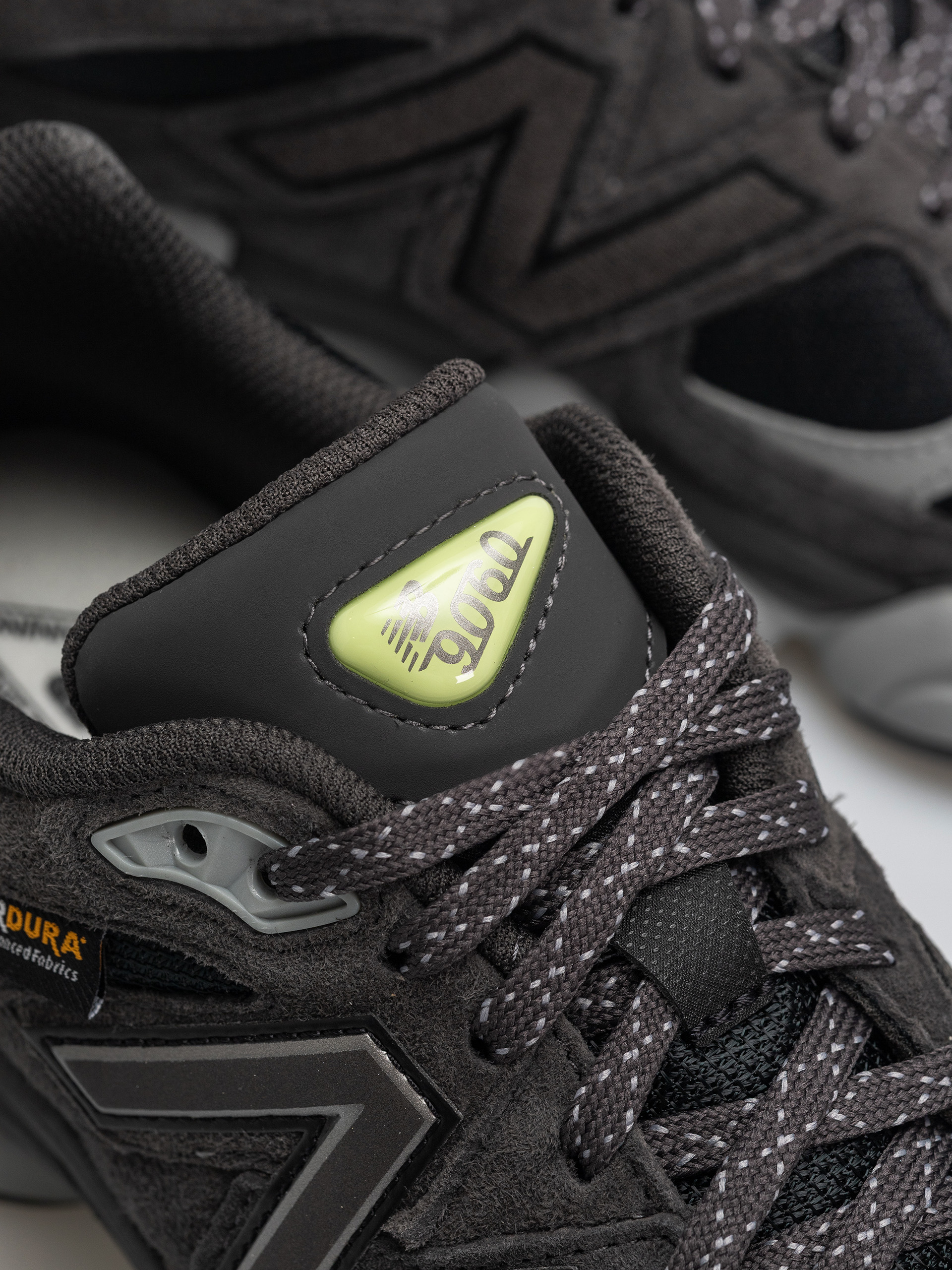 Обувки New Balance 9060 (black cement/dry lime)