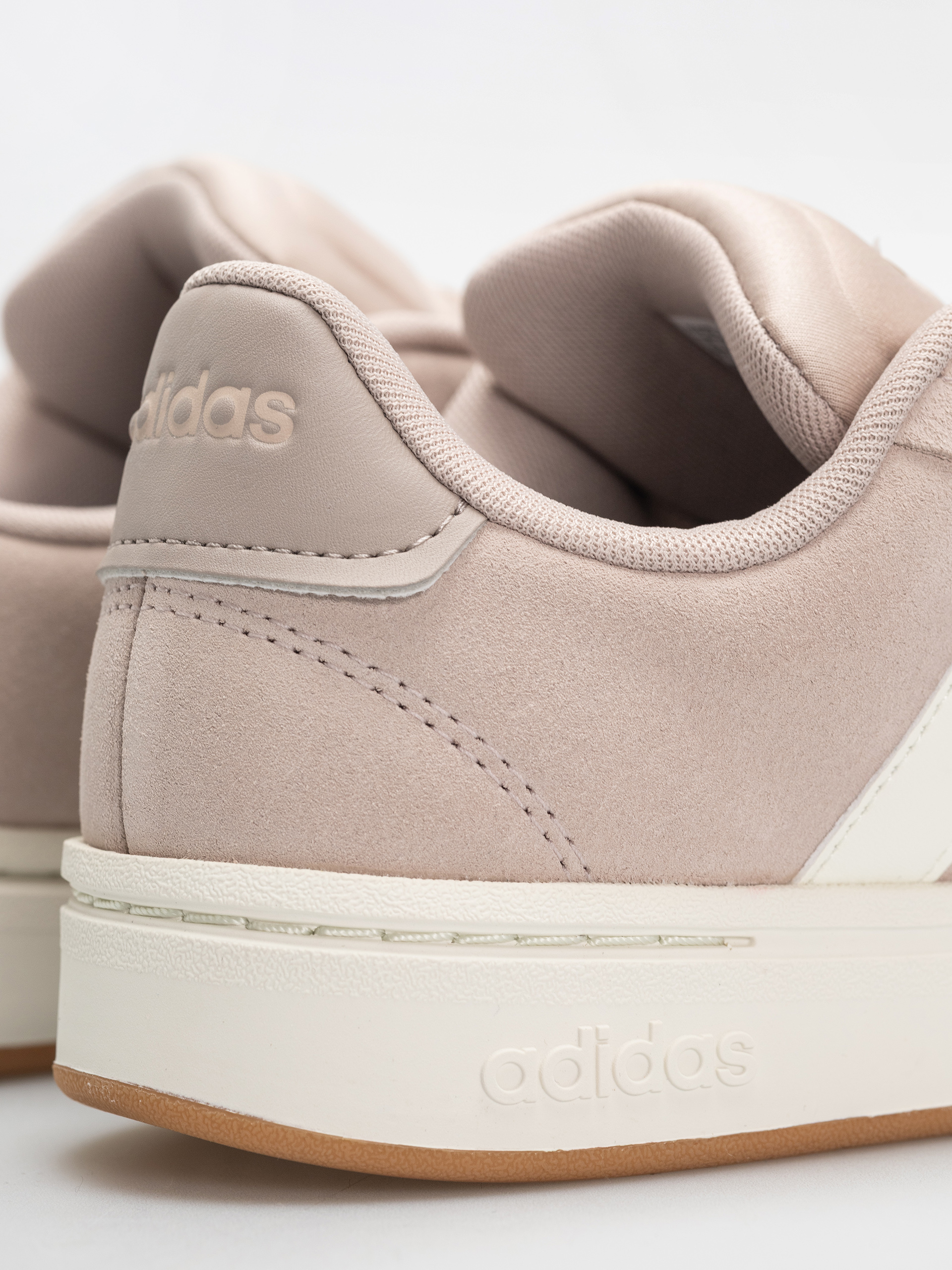 Обувки adidas Grand Court Alpha 0 Wmn (wontau/owhite/vapgre)