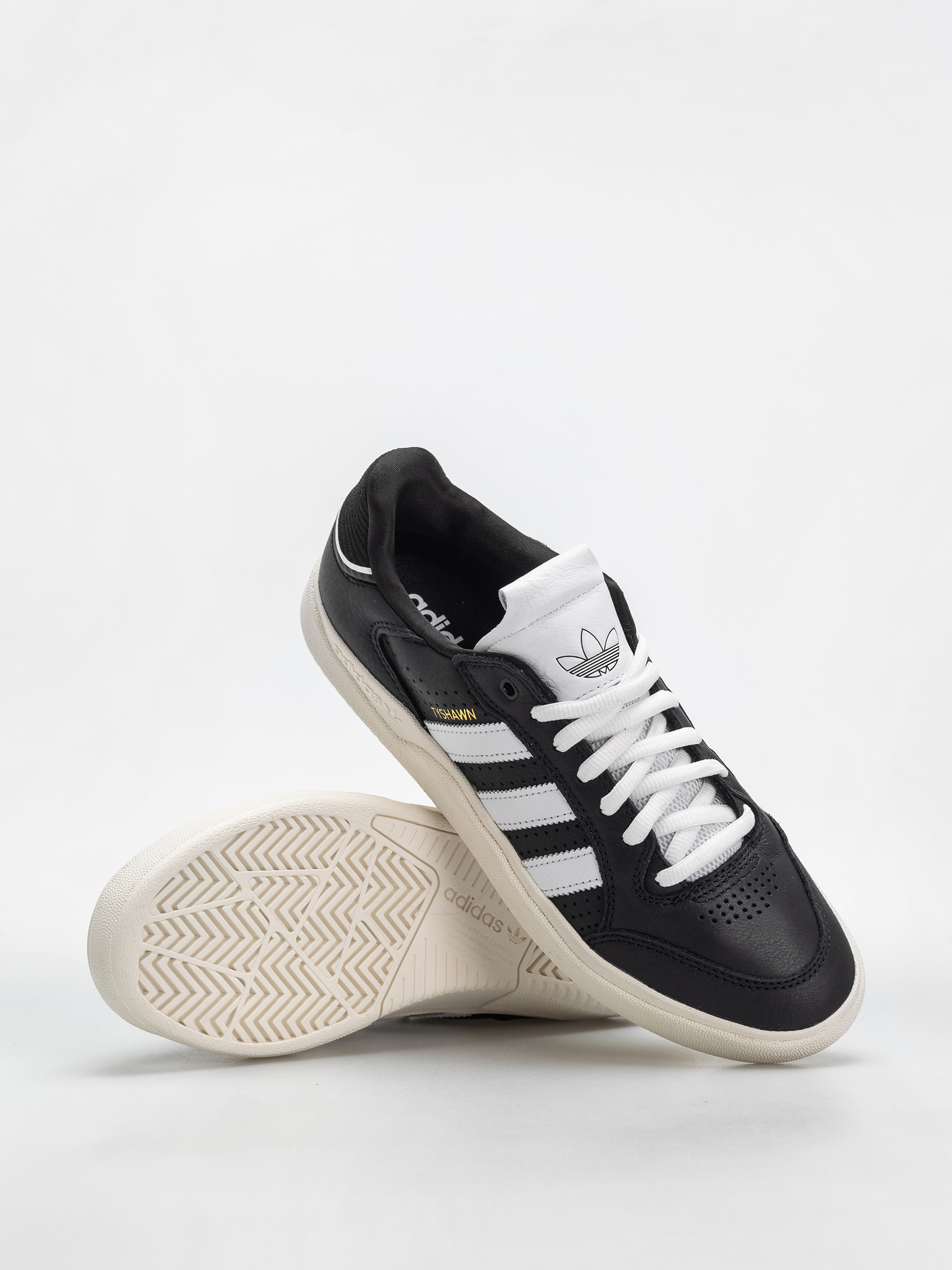 Обувки adidas Tyshawn Low (cblack/ftwwht/cwhite)