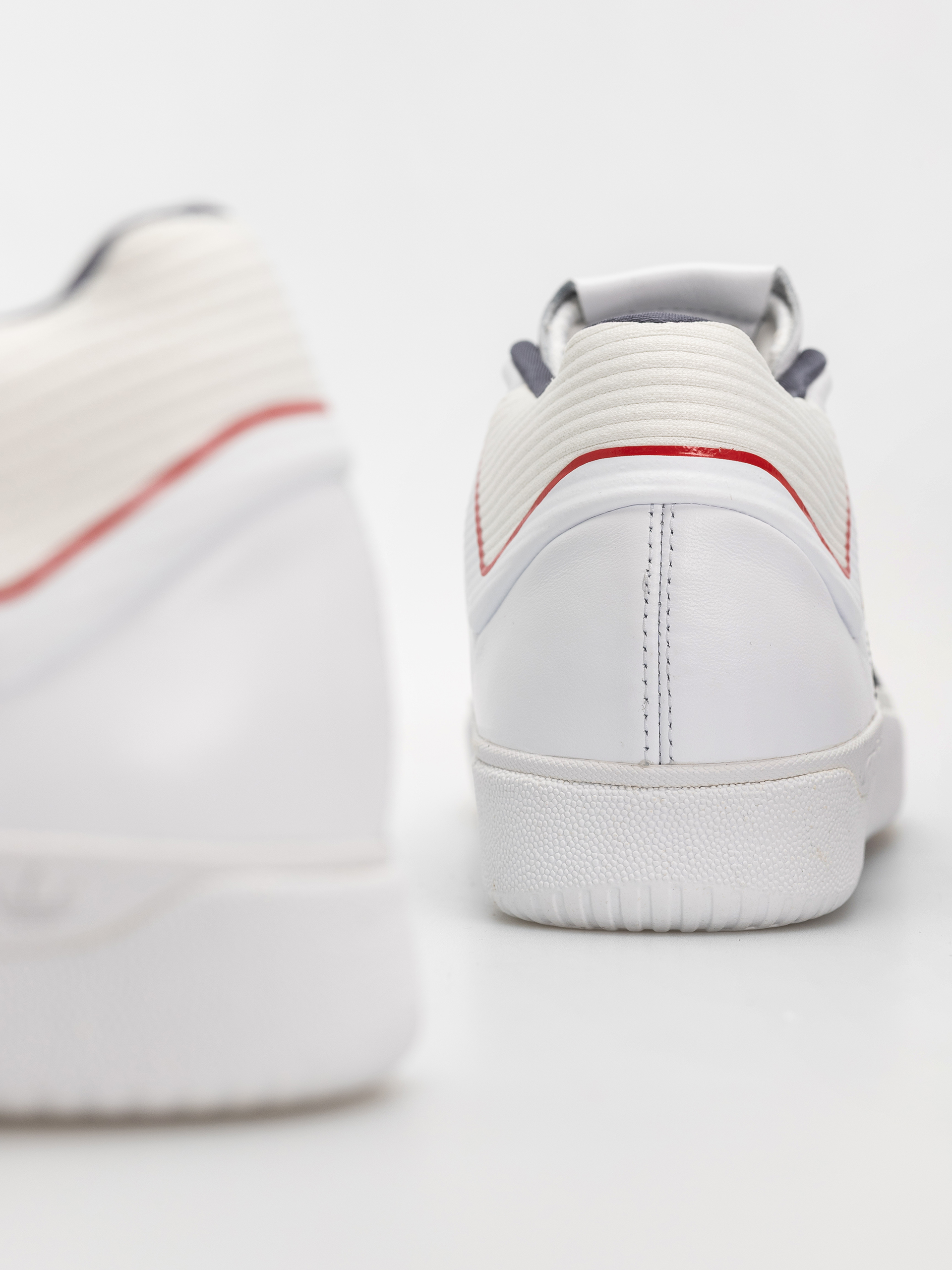 Обувки adidas Tyshawn (ftwwht/colred)