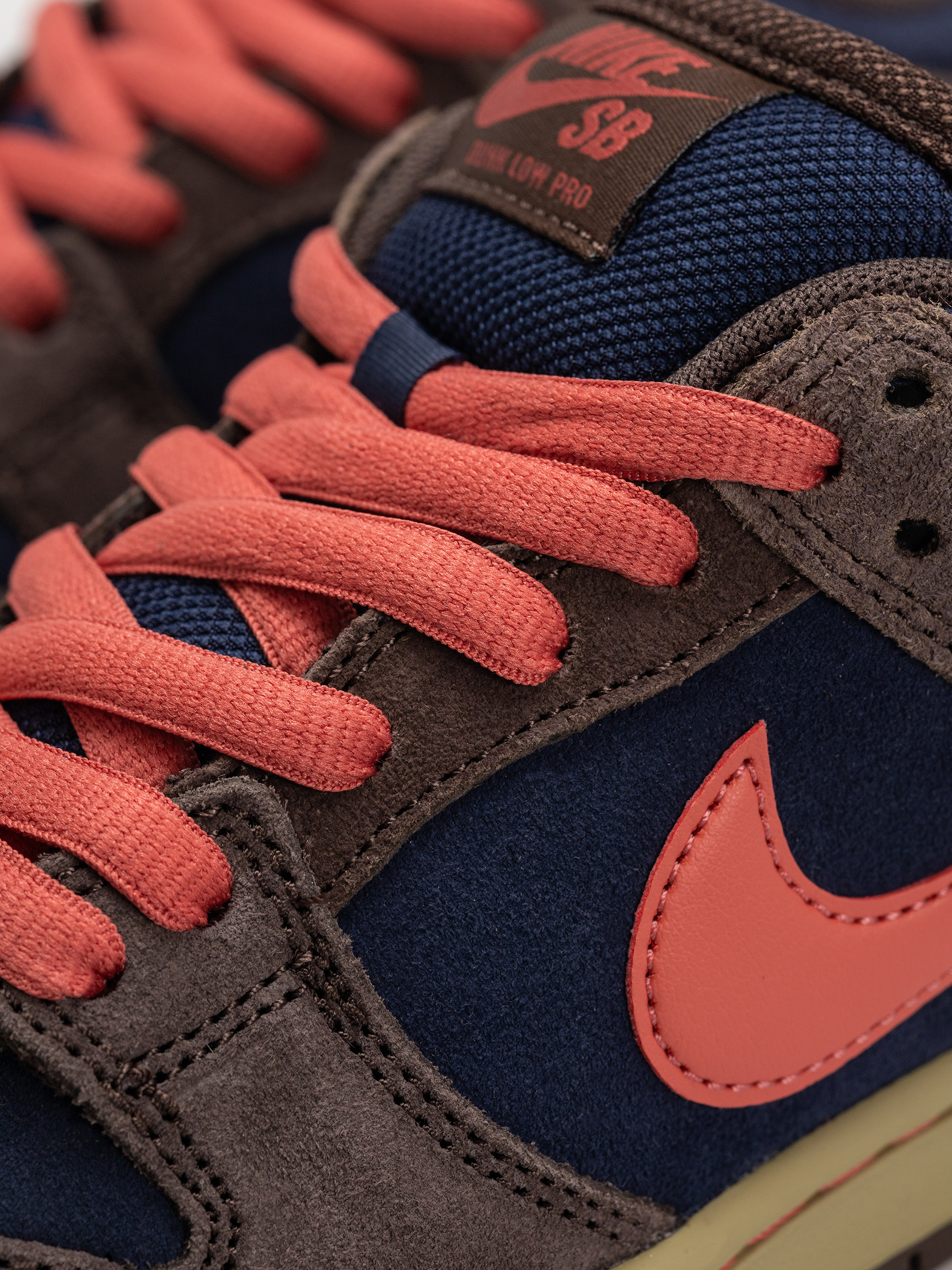 Обувки Nike SB Dunk Low Pro (baroque brown/adobe midnight navy)