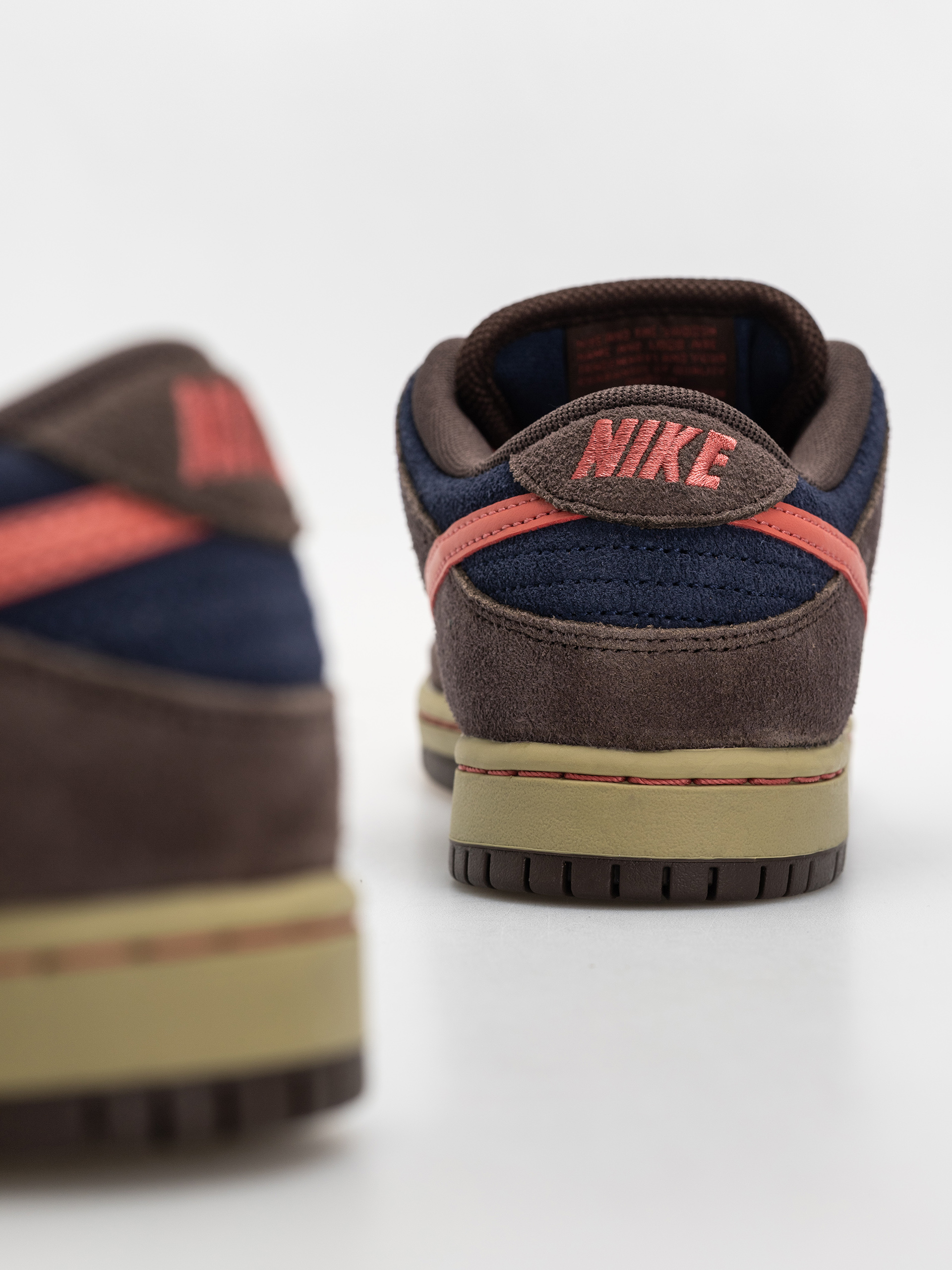 Обувки Nike SB Dunk Low Pro (baroque brown/adobe midnight navy)