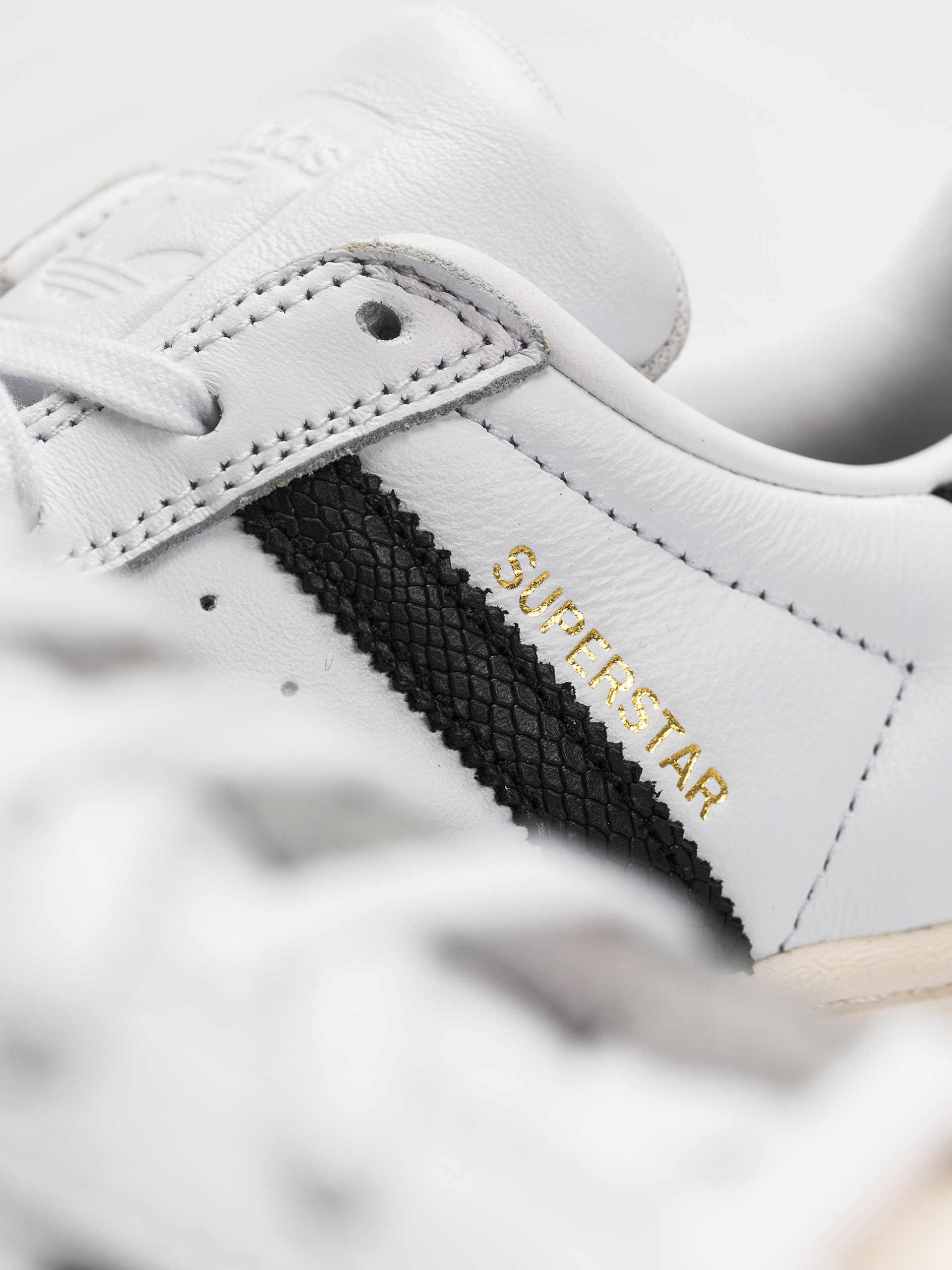 Обувки adidas Superstar Adv (ftwwht/cblack/goldmt)