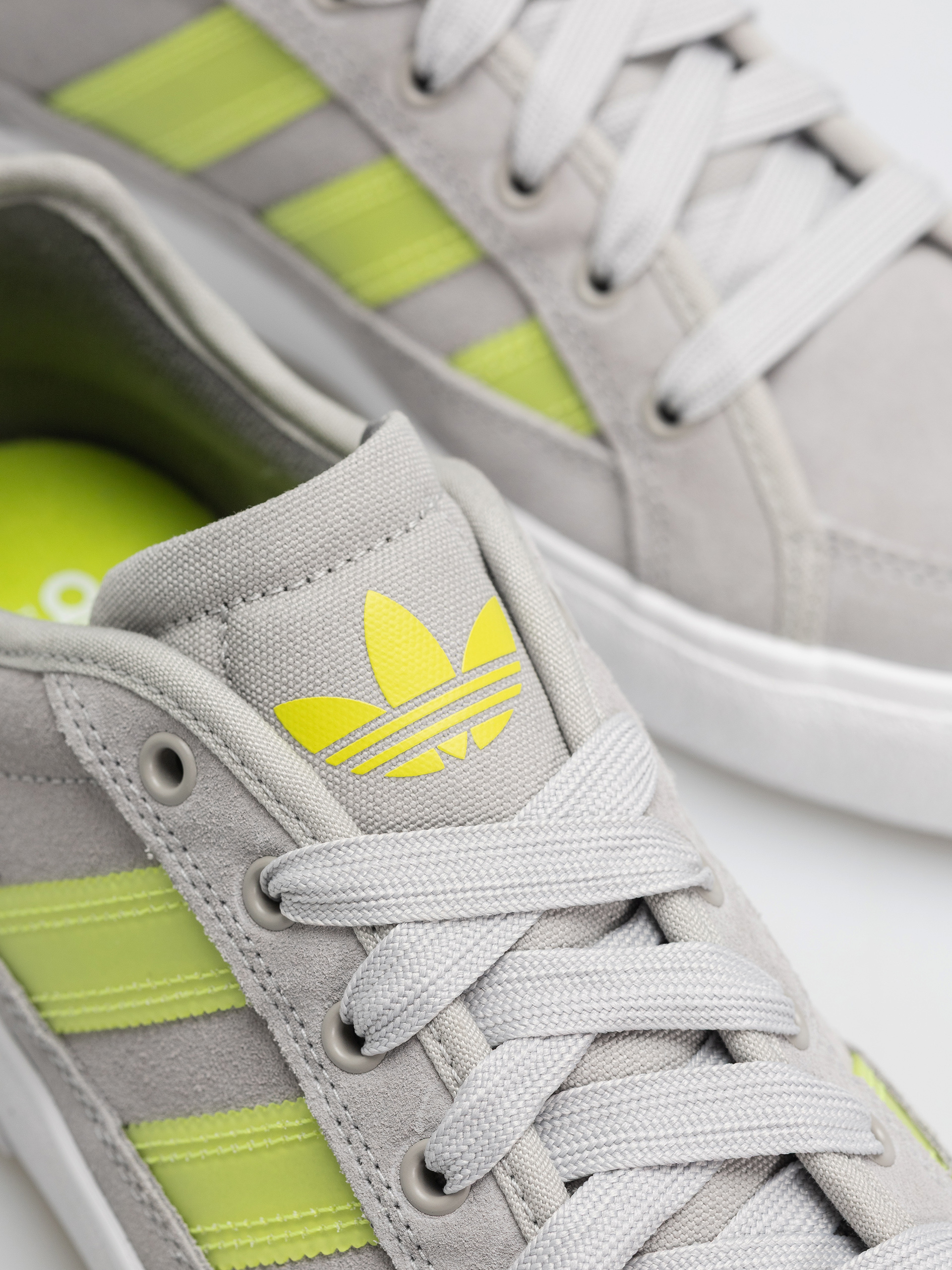 Обувки adidas Court Tns Premiere (gretwo/sslime/grethr)