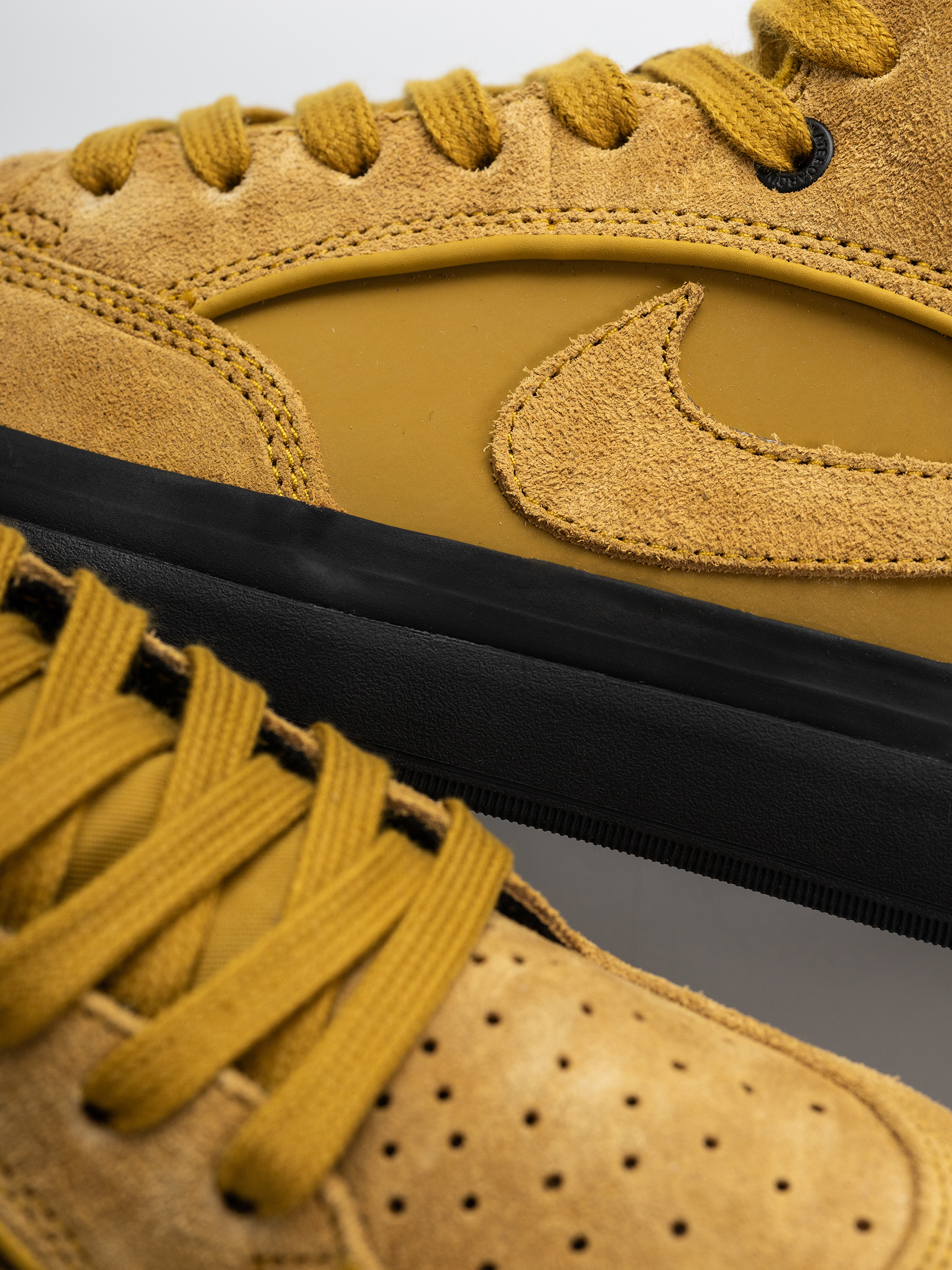 Обувки Nike SB React Leo (bronzine/bronzine black)