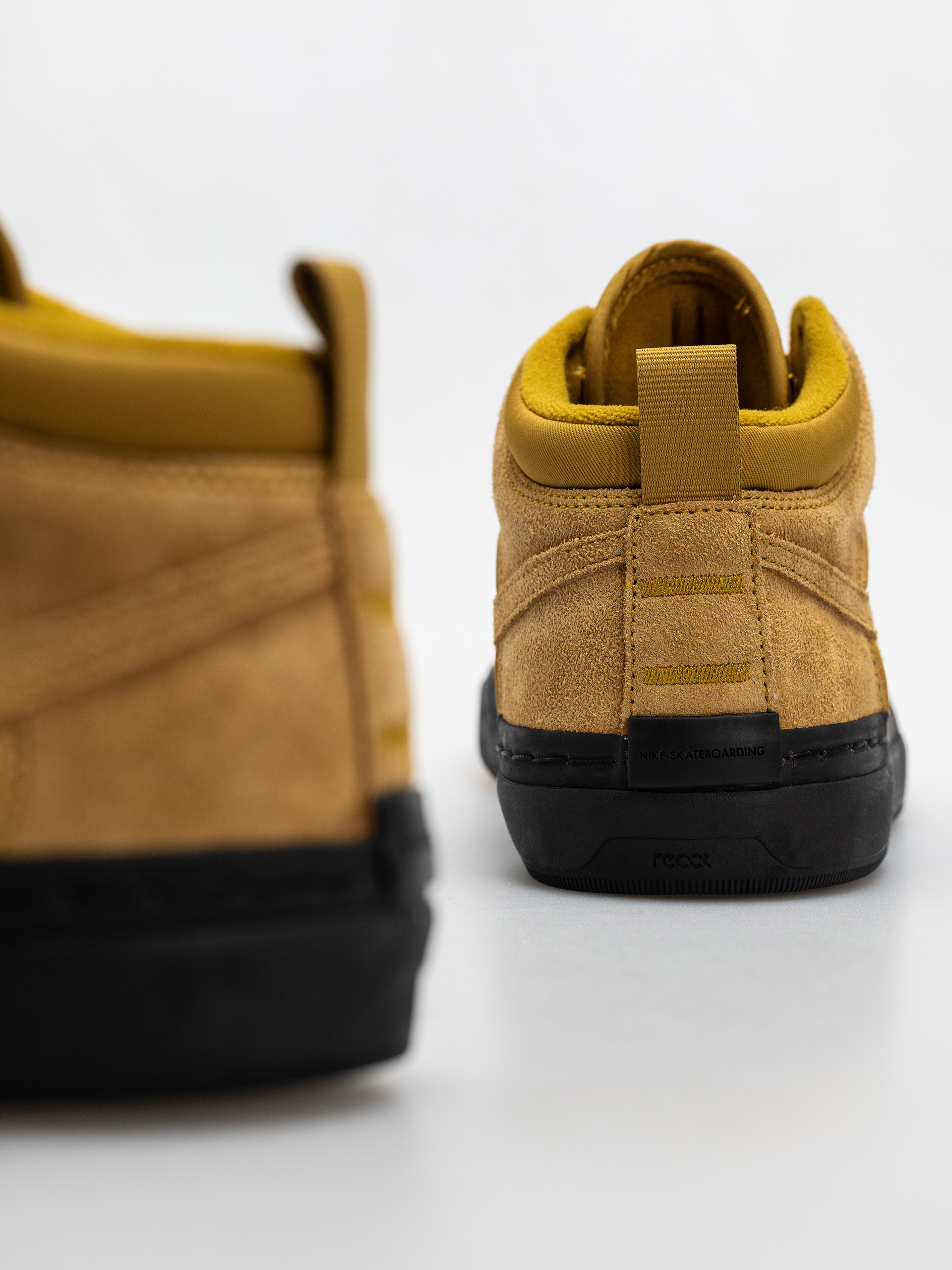 Обувки Nike SB React Leo (bronzine/bronzine black)