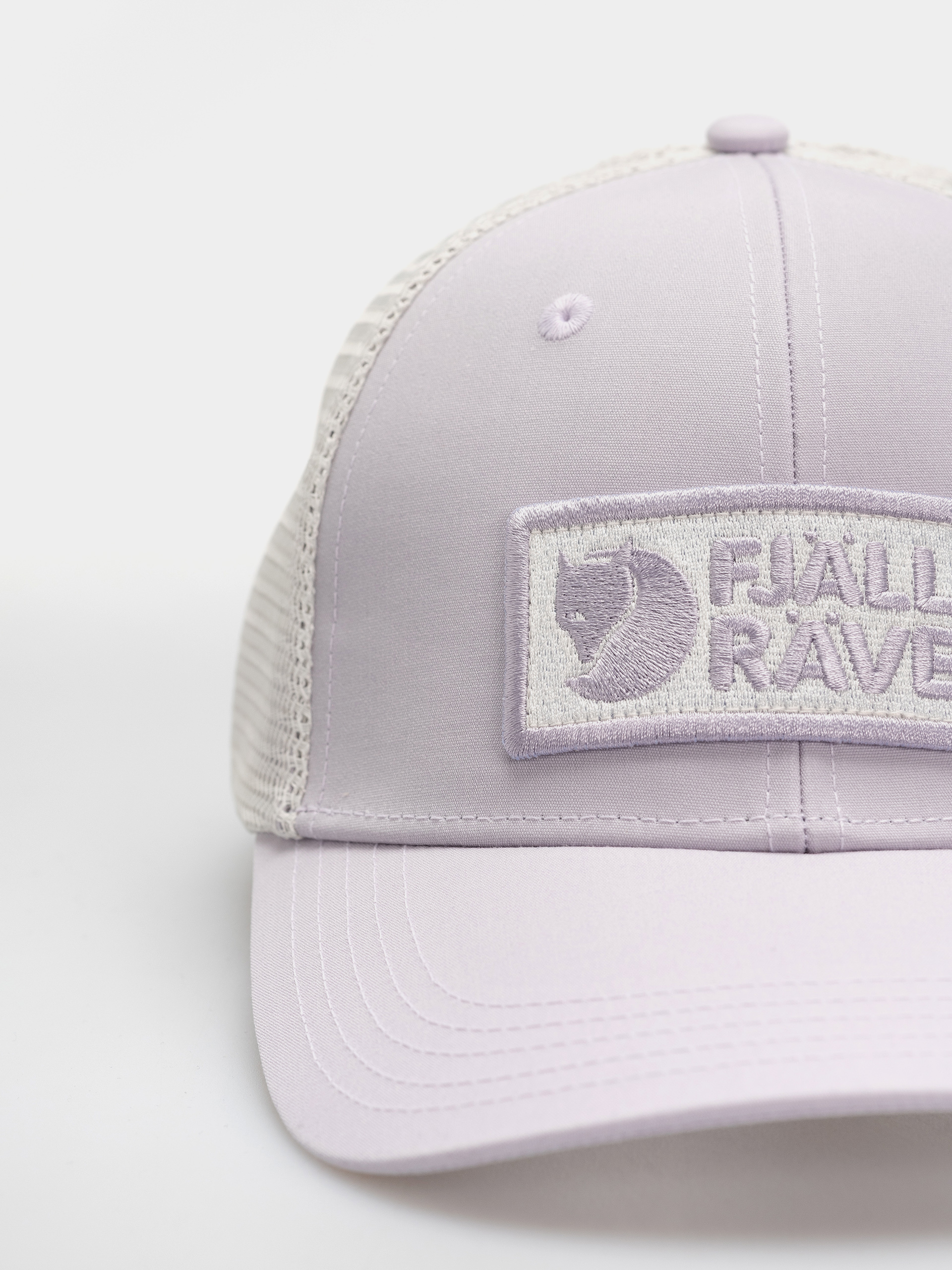 Шапка с козирка Fjallraven Langtradarkeps (lavender mist)