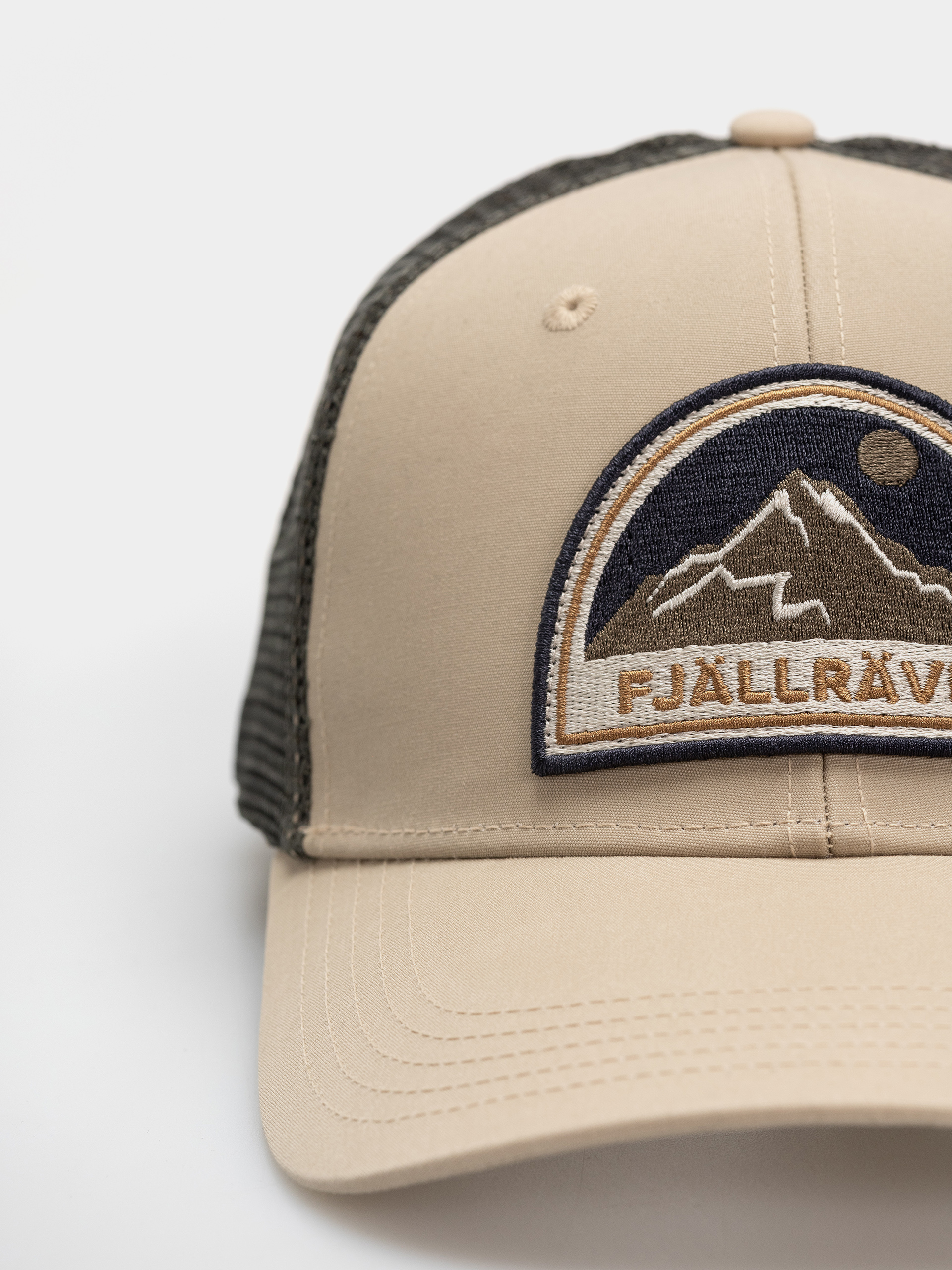 Шапка с козирка Fjallraven Badge Langtradarkeps (fossil)