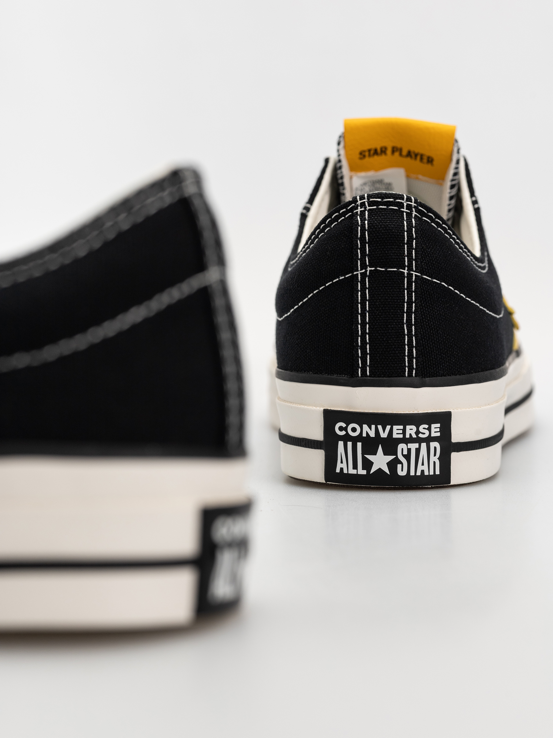 Кецове Converse Star Player 76 Ox (black/gold palm)