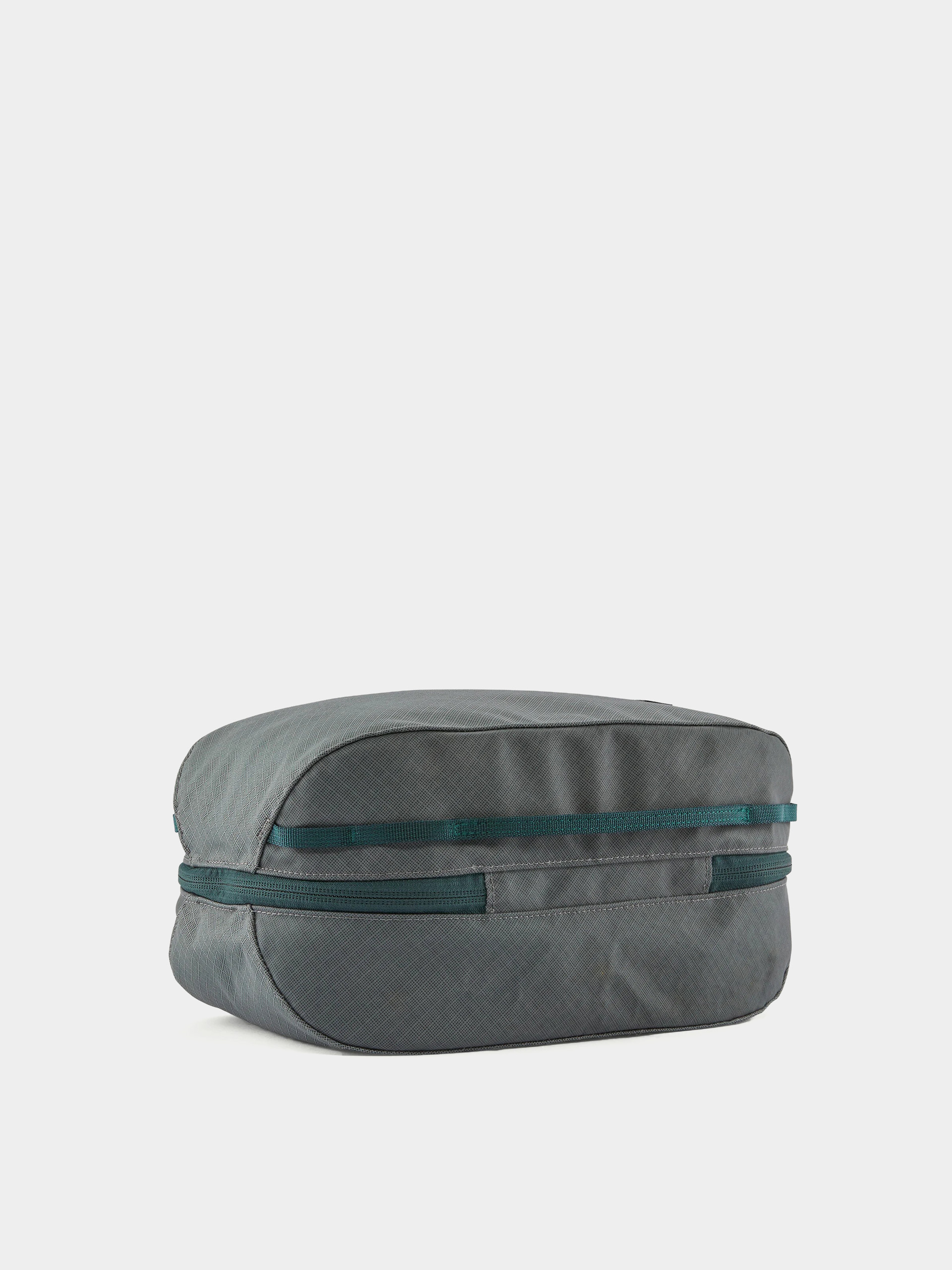 Козметична чантичка Patagonia Black Hole Cube 6L (noble grey)