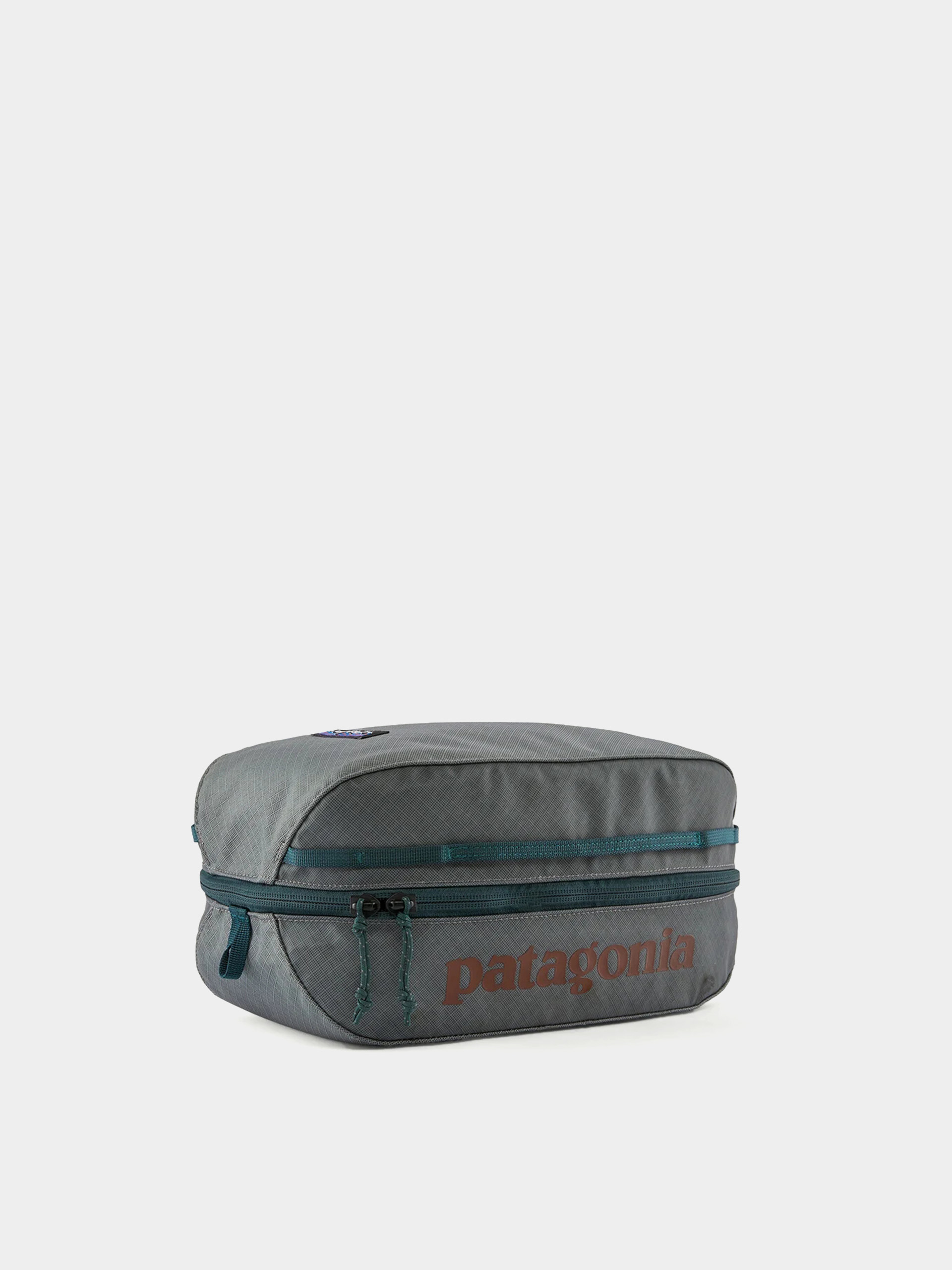 Козметична чантичка Patagonia Black Hole Cube 6L (noble grey)