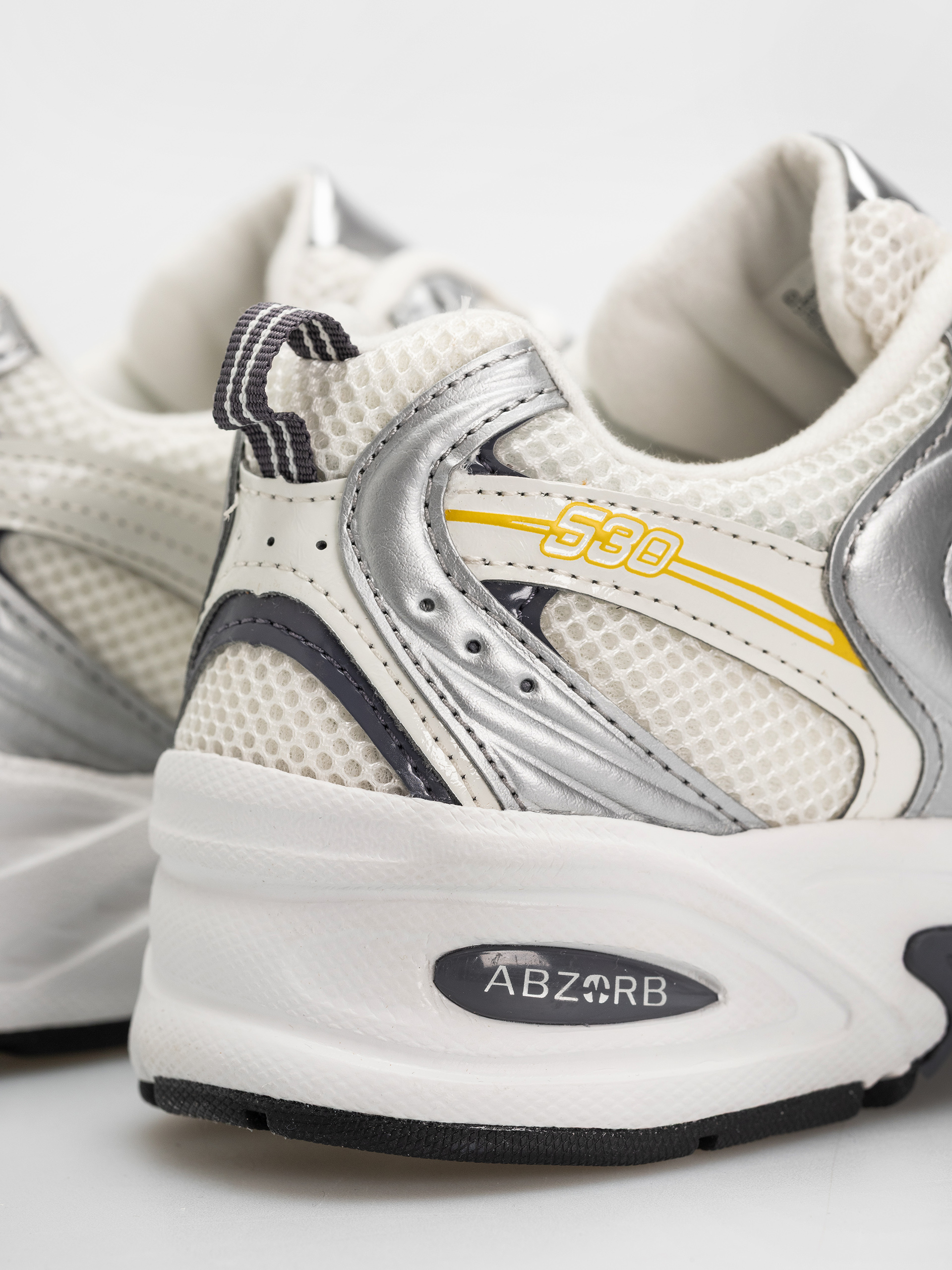 Обувки New Balance 530 (silver metallic/sea salt/apollo gold)