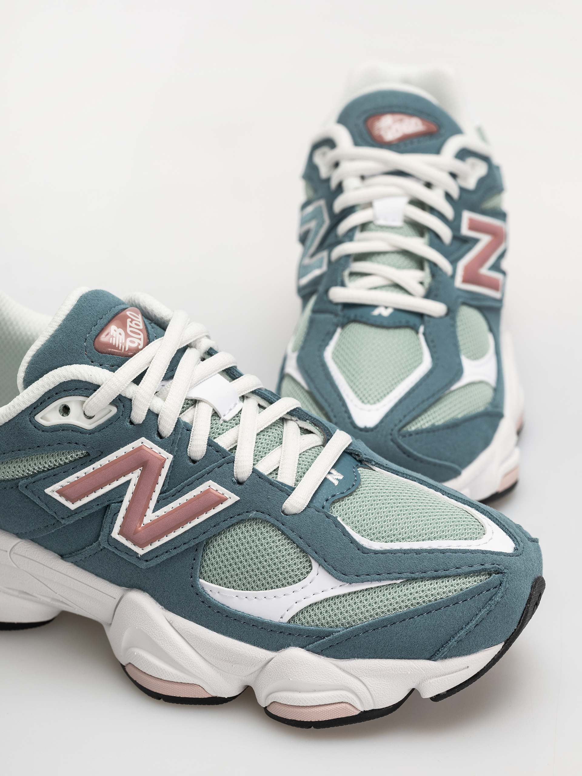 Обувки New Balance 9060 JR (salt water/rosewood)
