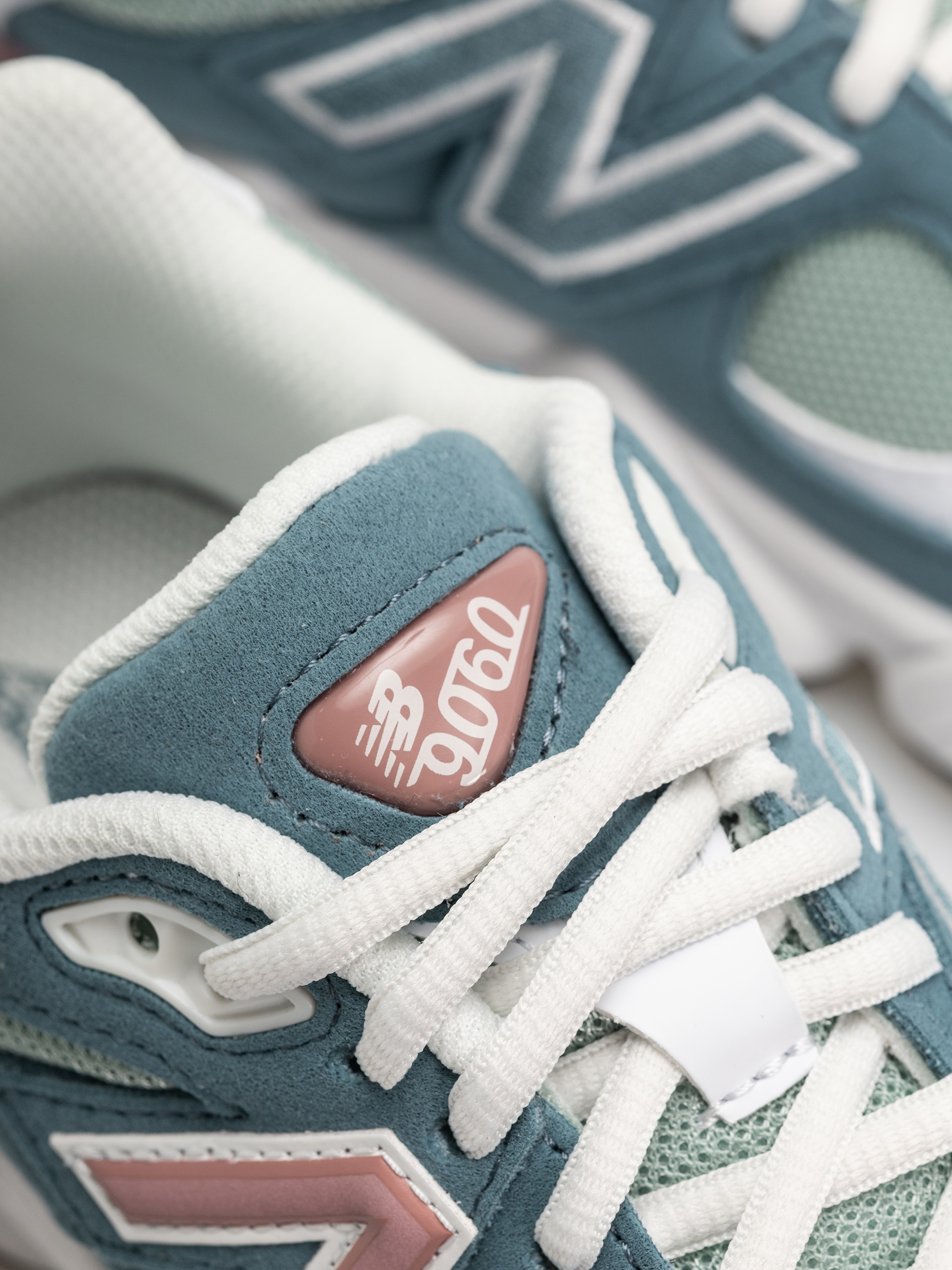 Обувки New Balance 9060 JR (salt water/rosewood)