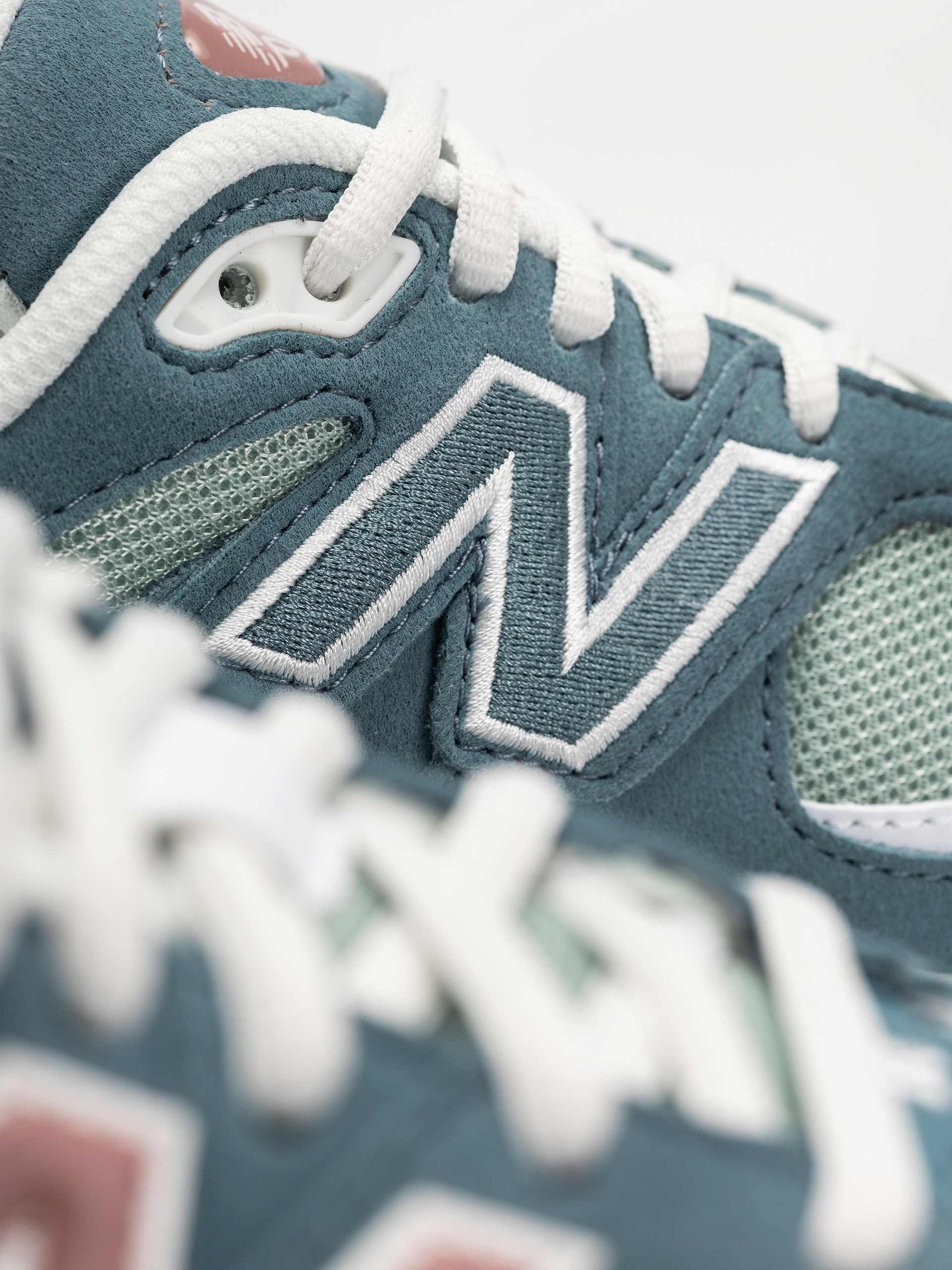 Обувки New Balance 9060 JR (salt water/rosewood)