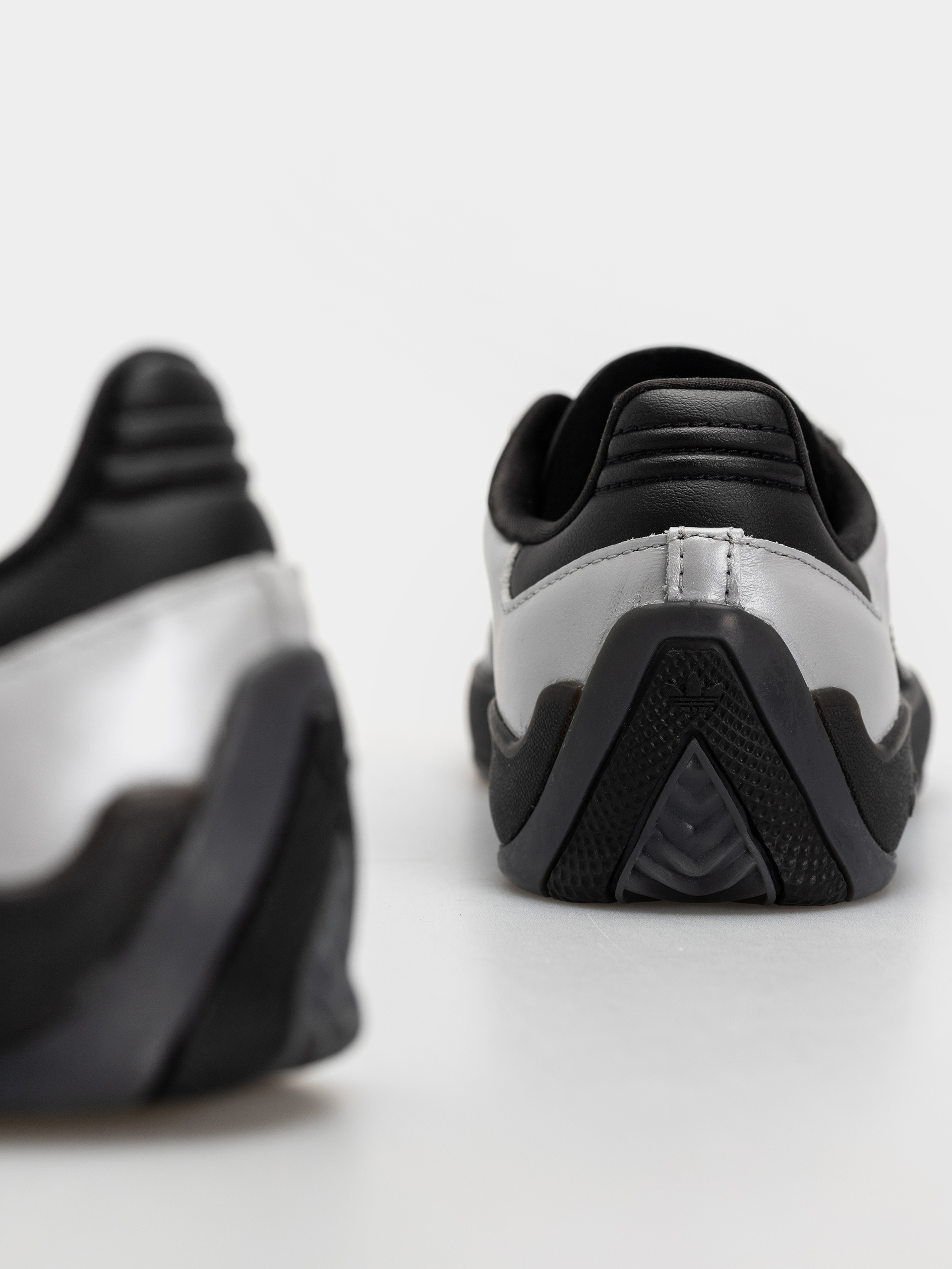 Обувки adidas Puig Samba (silvmt/cblack/cblack)