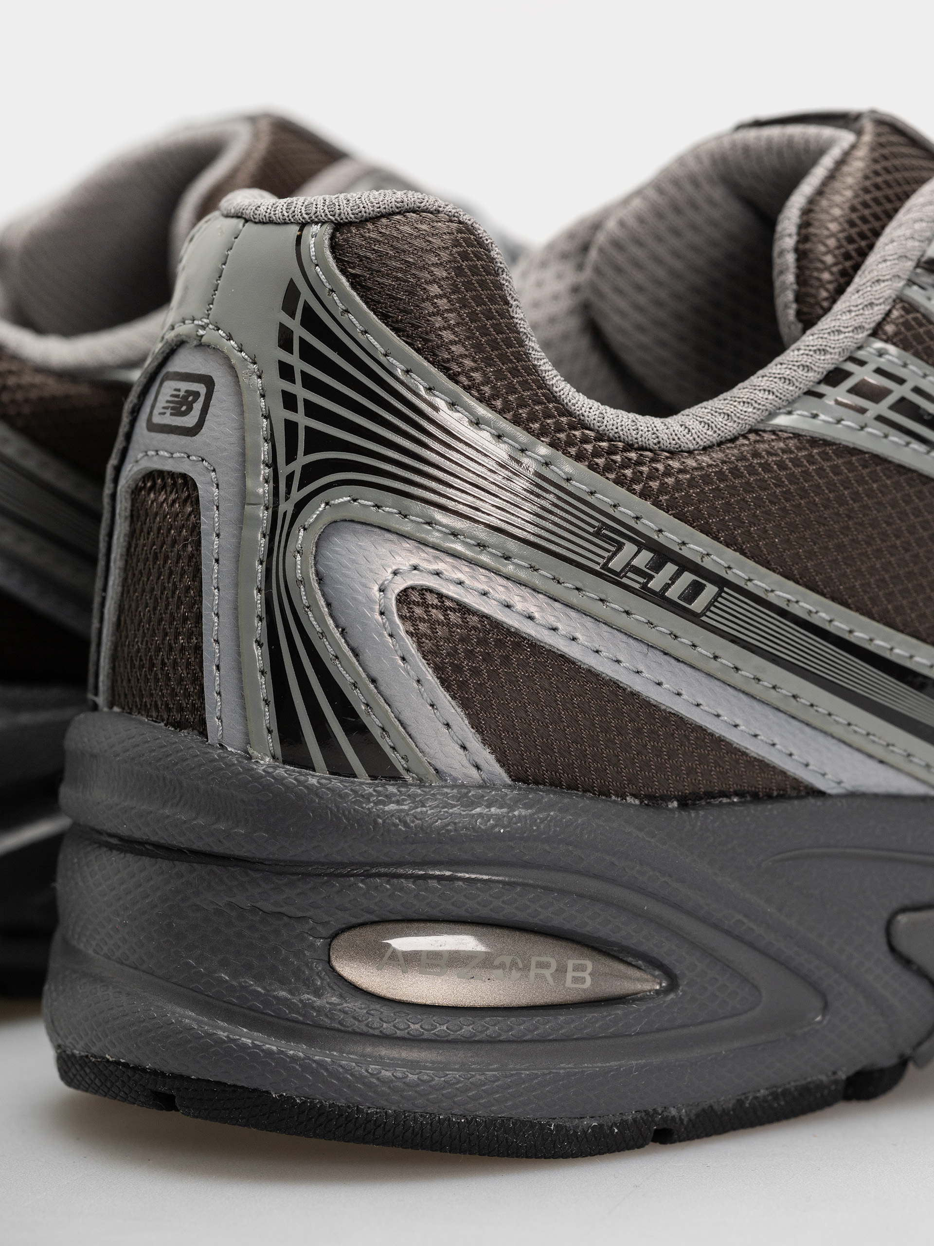 Обувки New Balance 740 (black metallic/castlerock pfp)