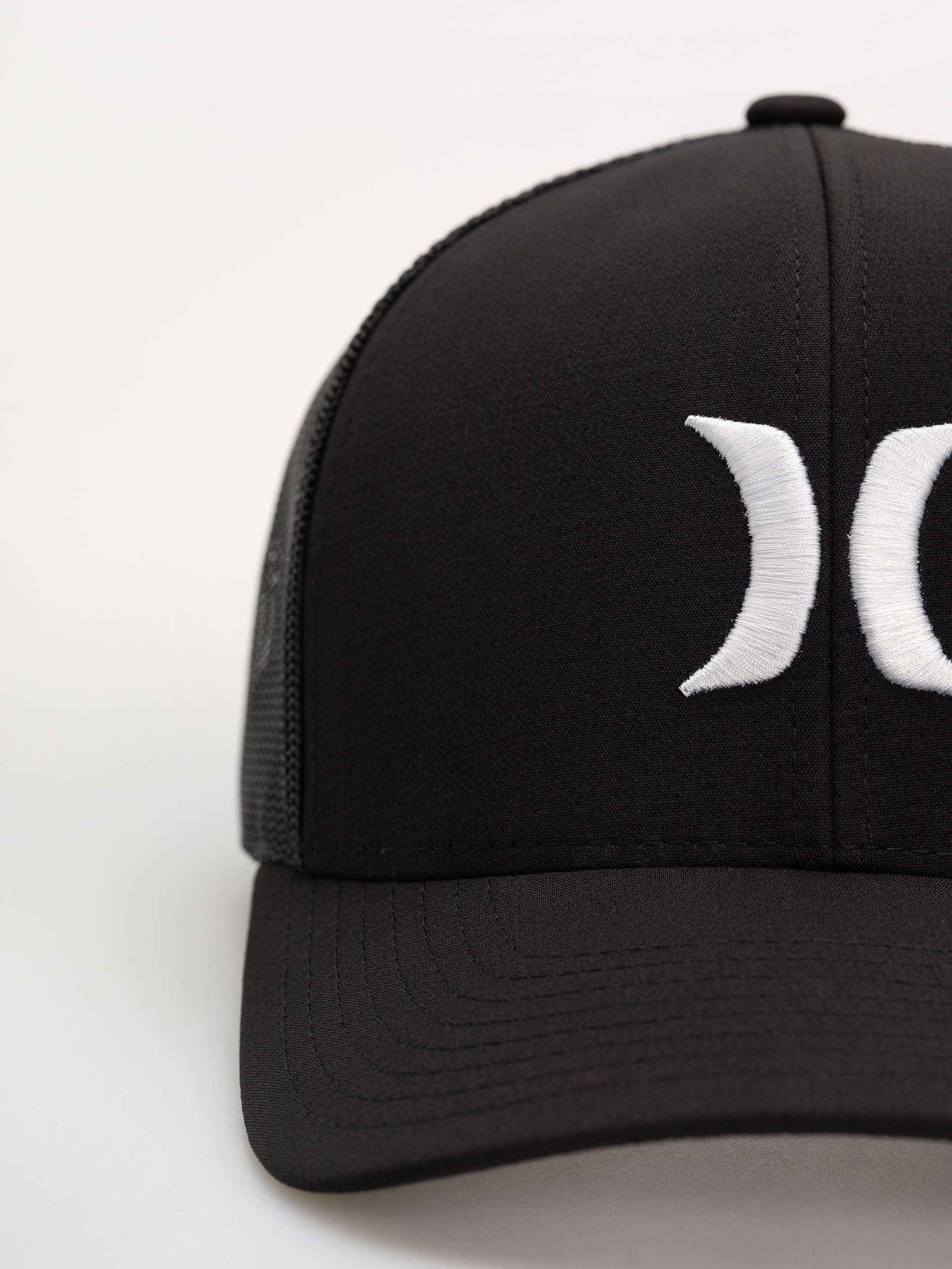 Шапка с козирка Hurley Del Mar Trucker (black/white)