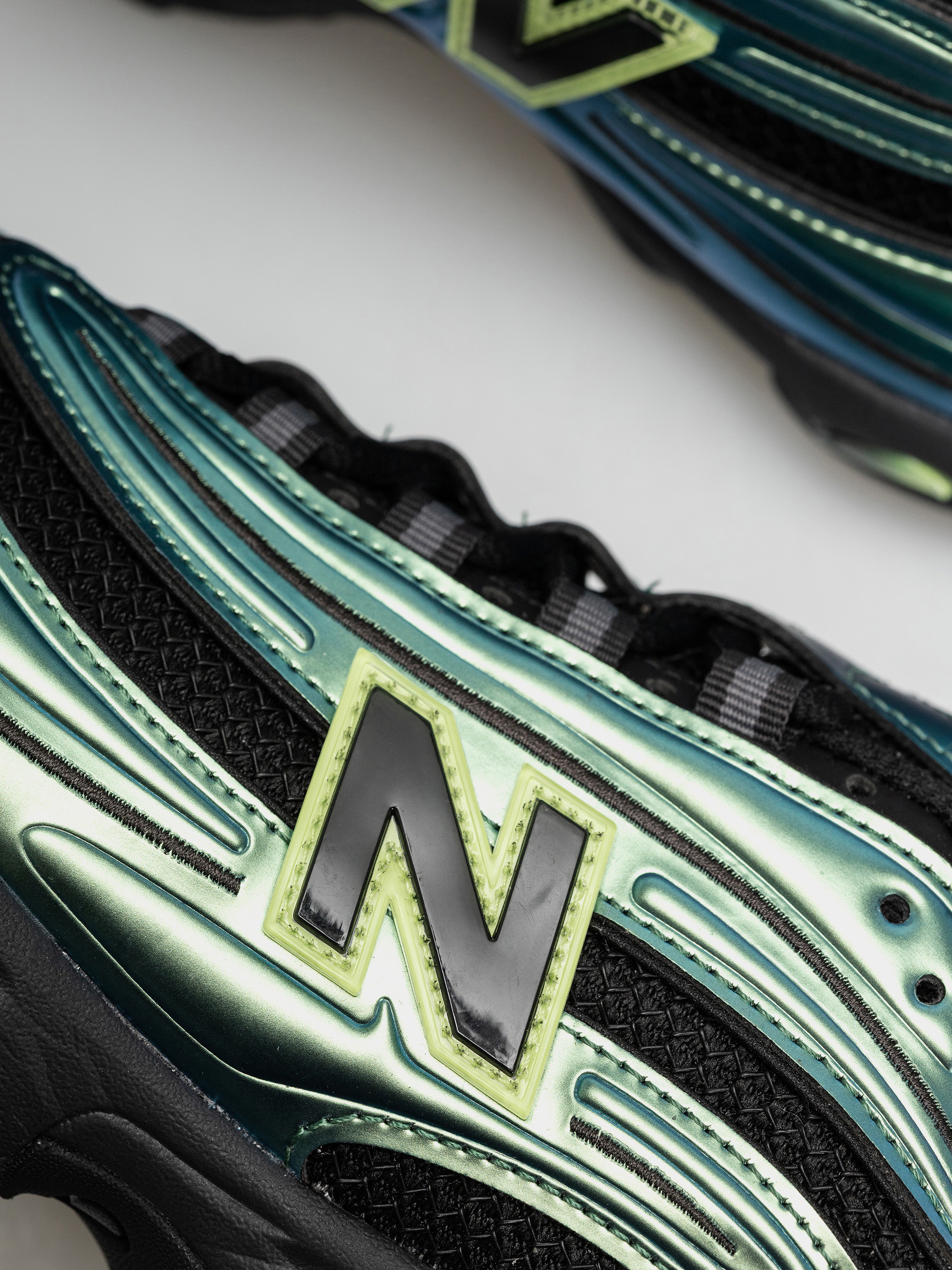 Обувки New Balance 1000 (faded black/afterglow)