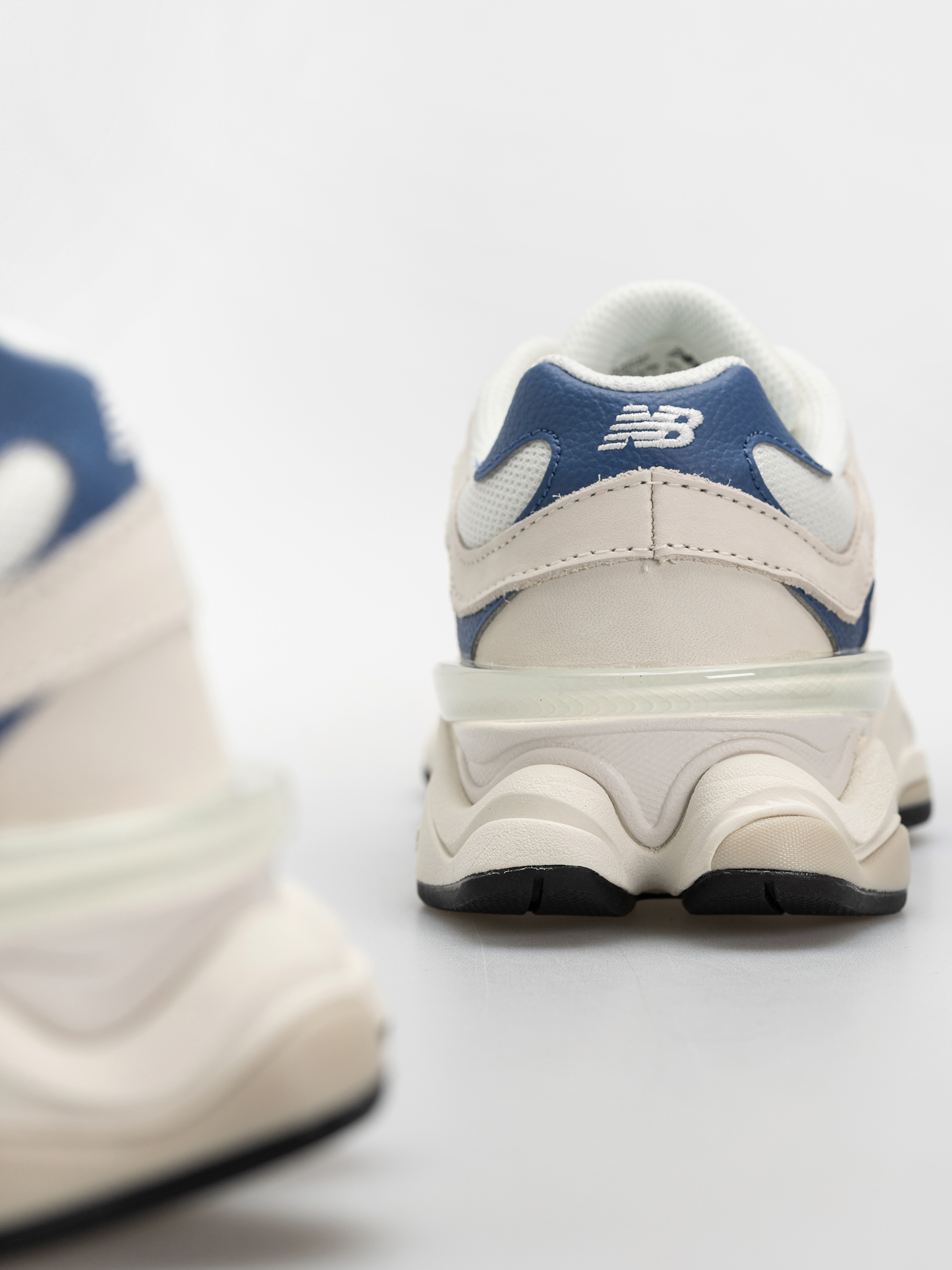 Обувки New Balance 9060 (sea salt/magic blue)