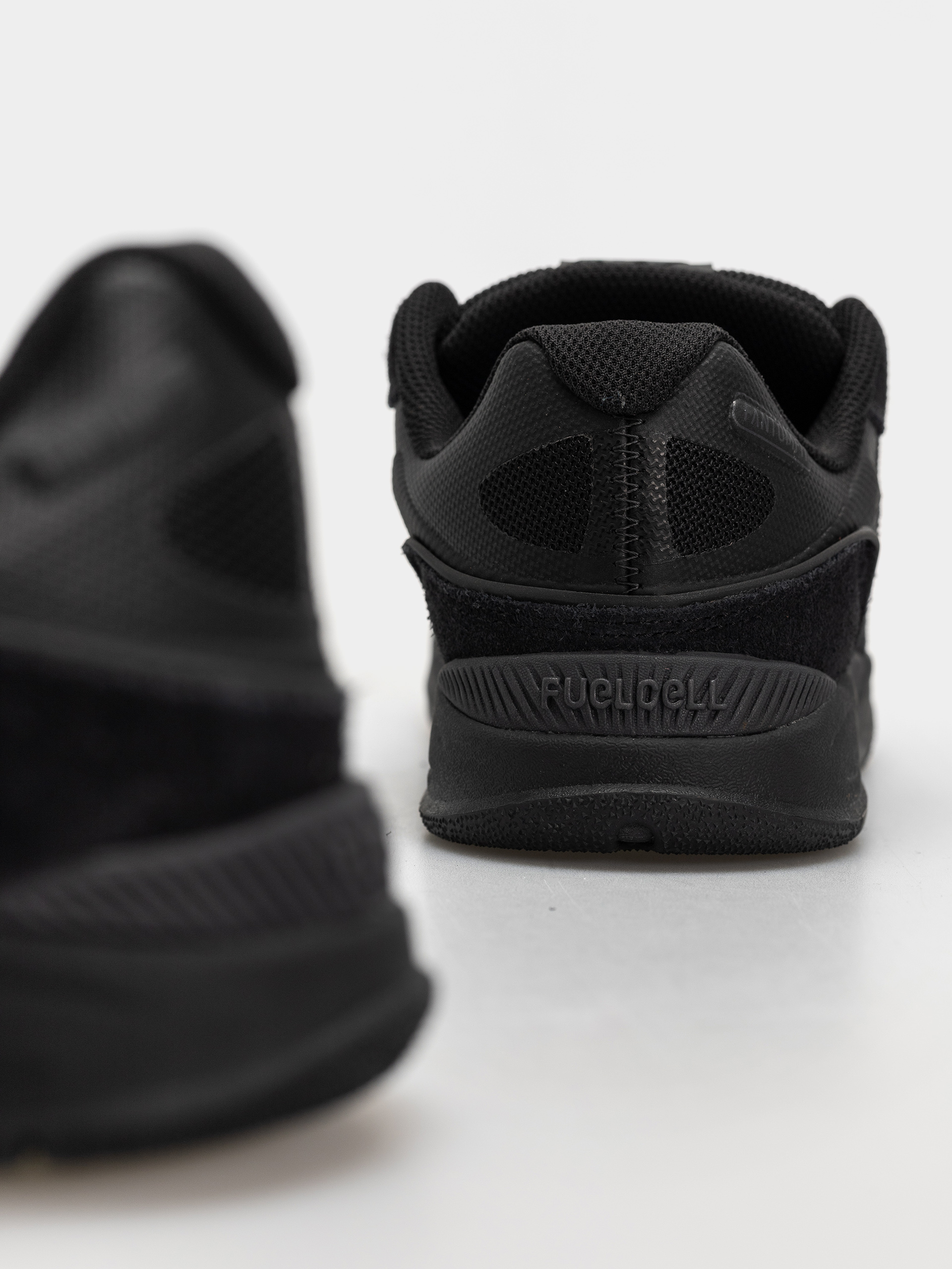 Обувки New Balance 1010 (black/black)