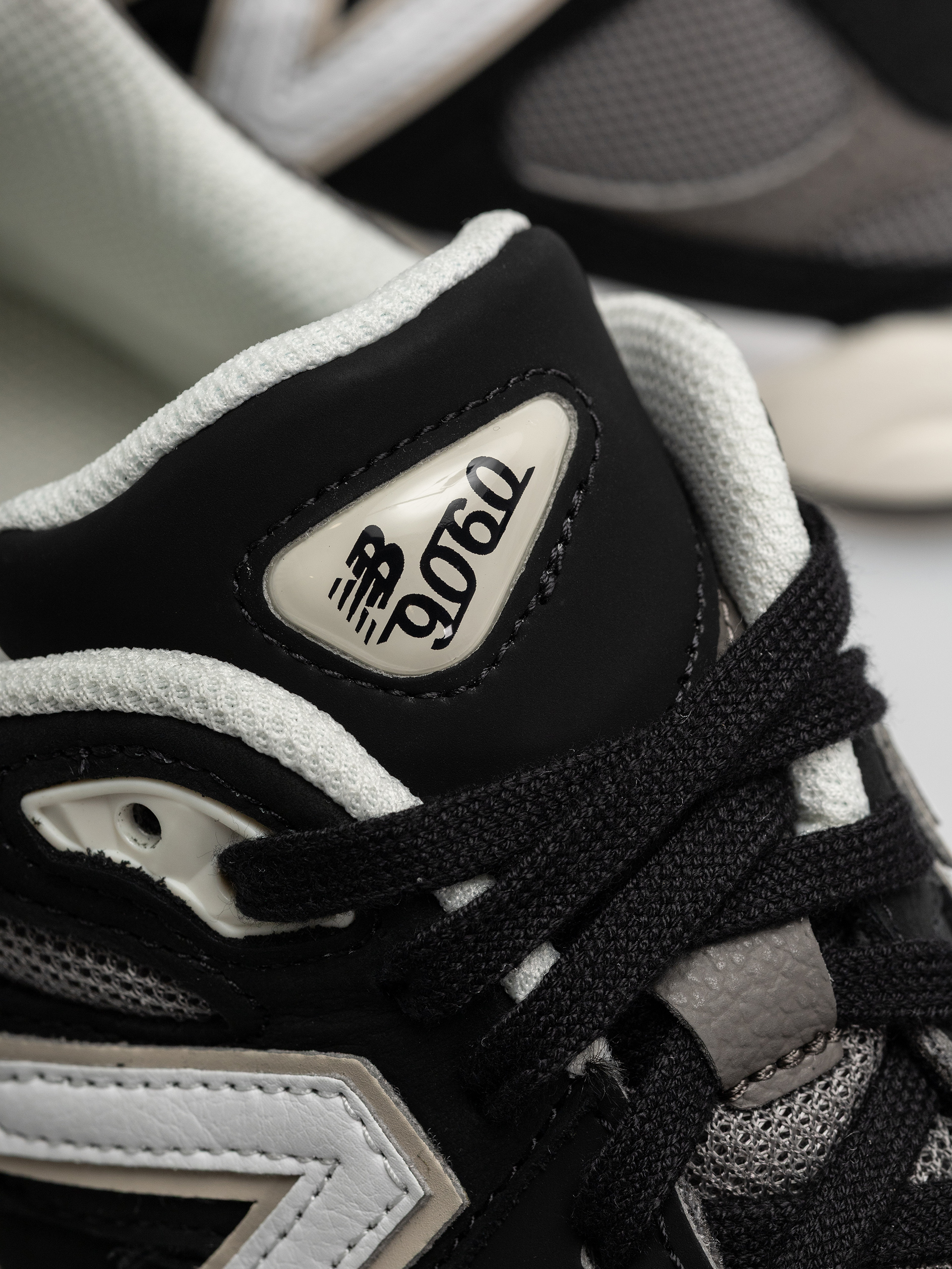 Обувки New Balance 9060 (black/tornado)