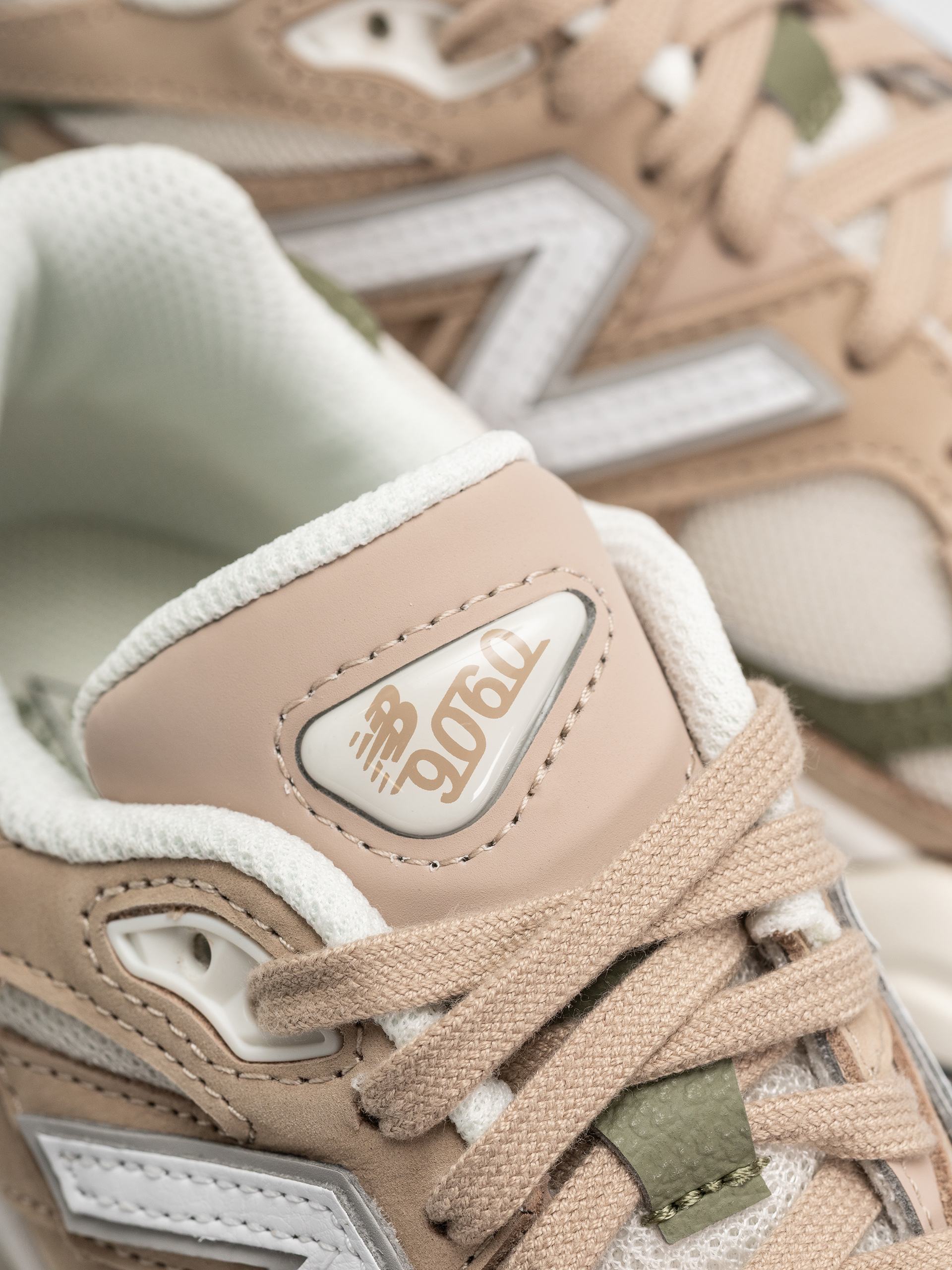 Обувки New Balance 9060 (mindful grey/dark olivine)