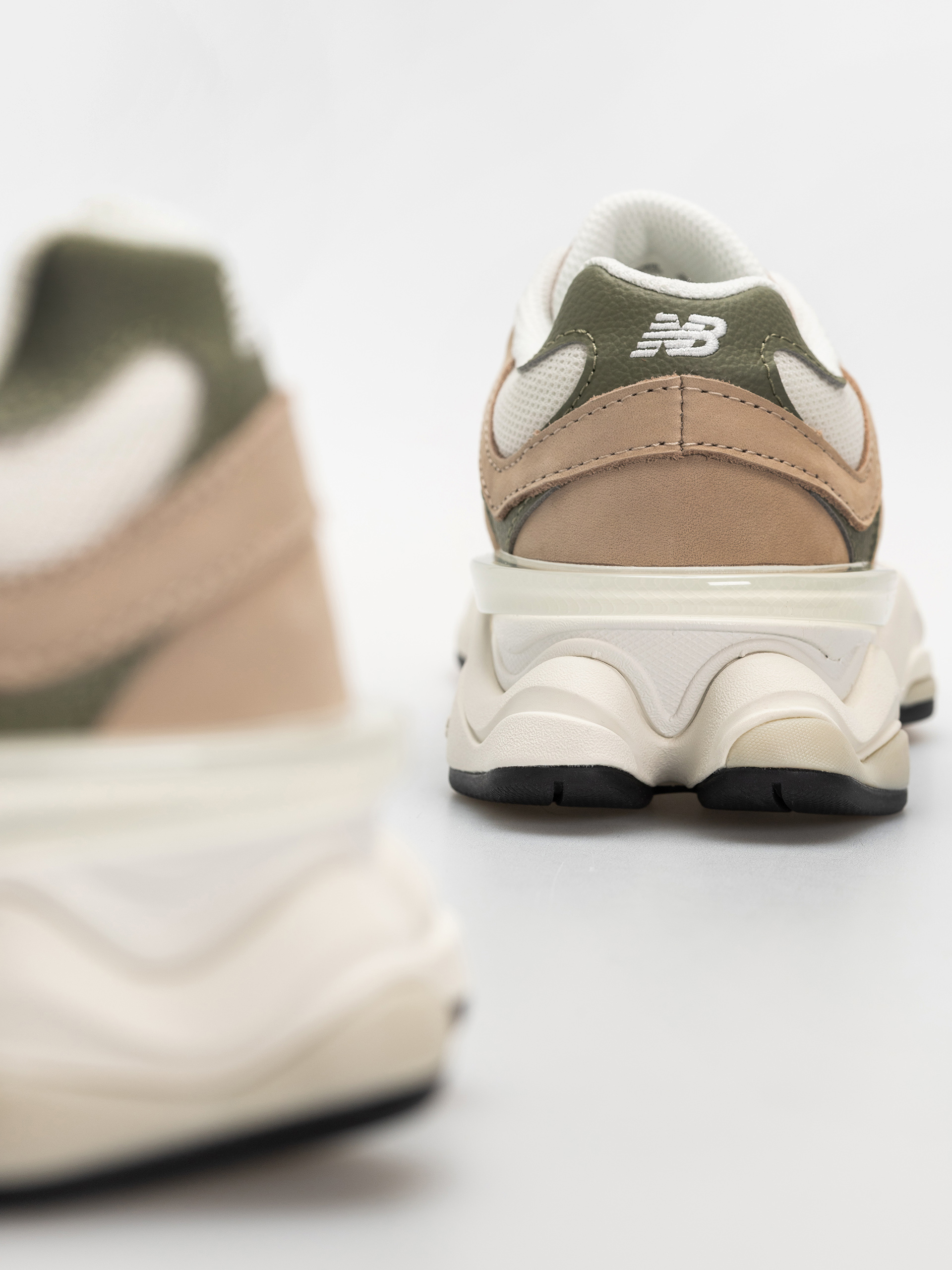 Обувки New Balance 9060 (mindful grey/dark olivine)