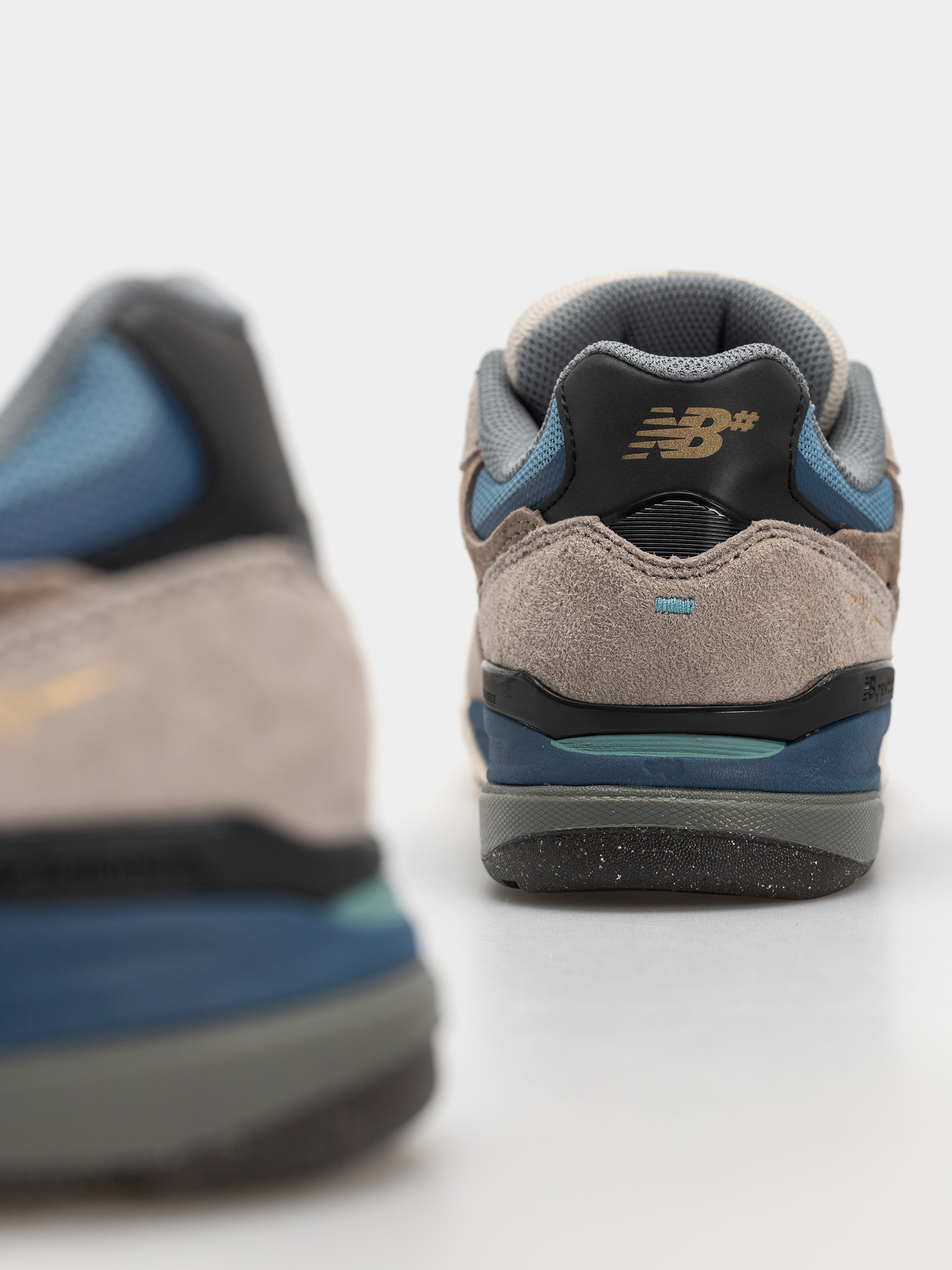 Обувки New Balance 933 (mushroom/still water)
