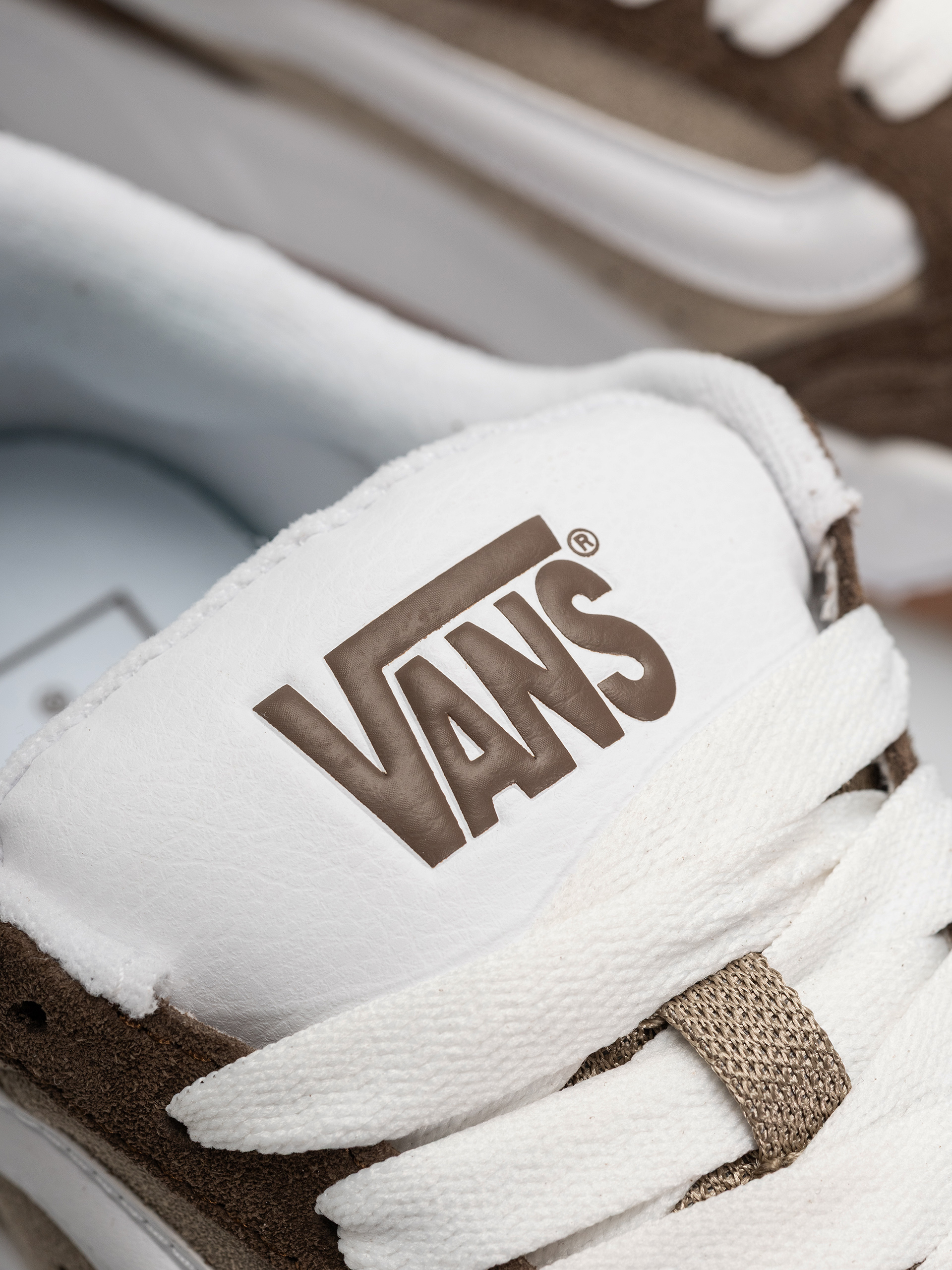 Обувки Vans Hylane (suede vintage cocoa)