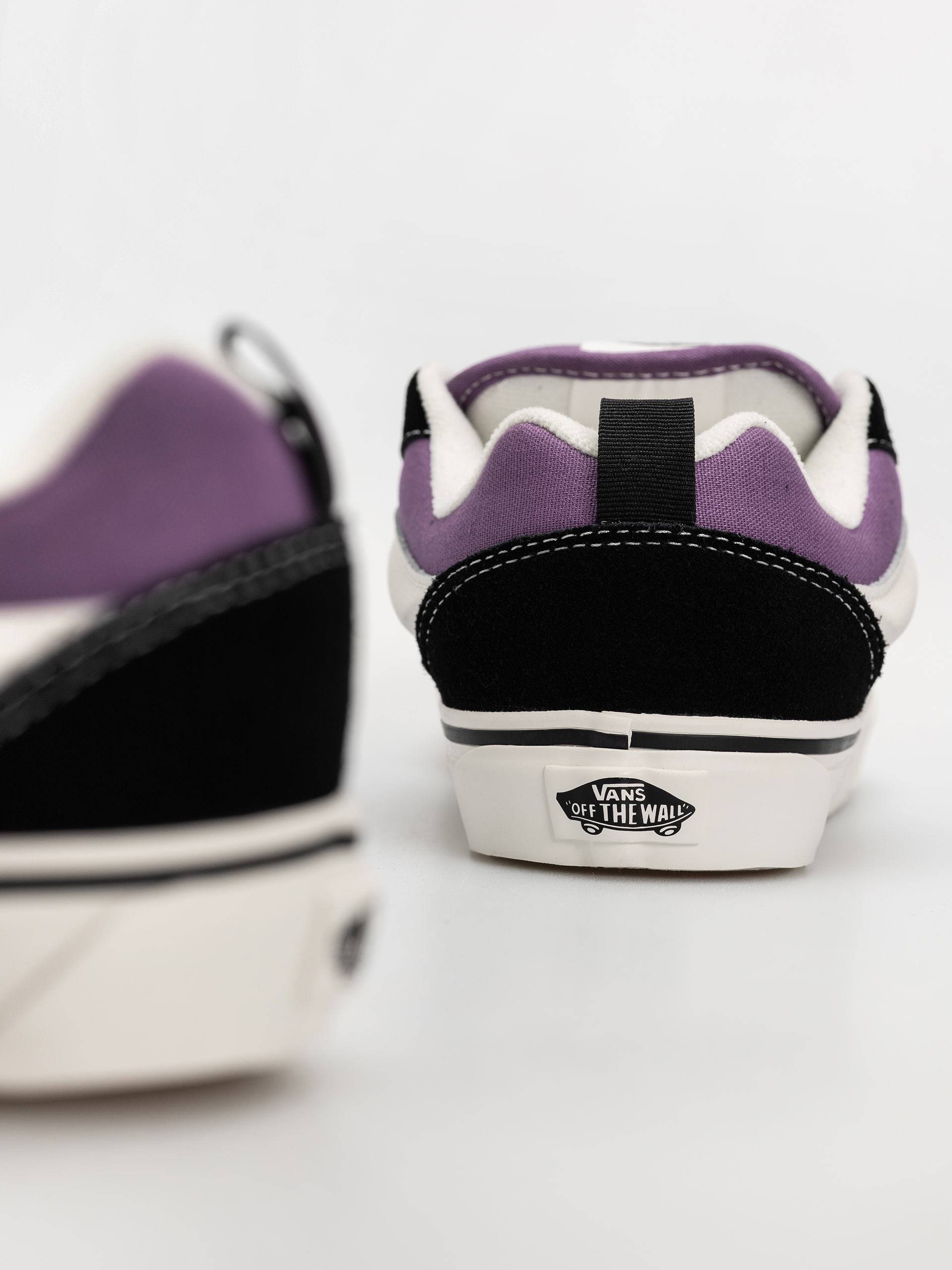 Обувки Vans Knu Skool (purple/black)