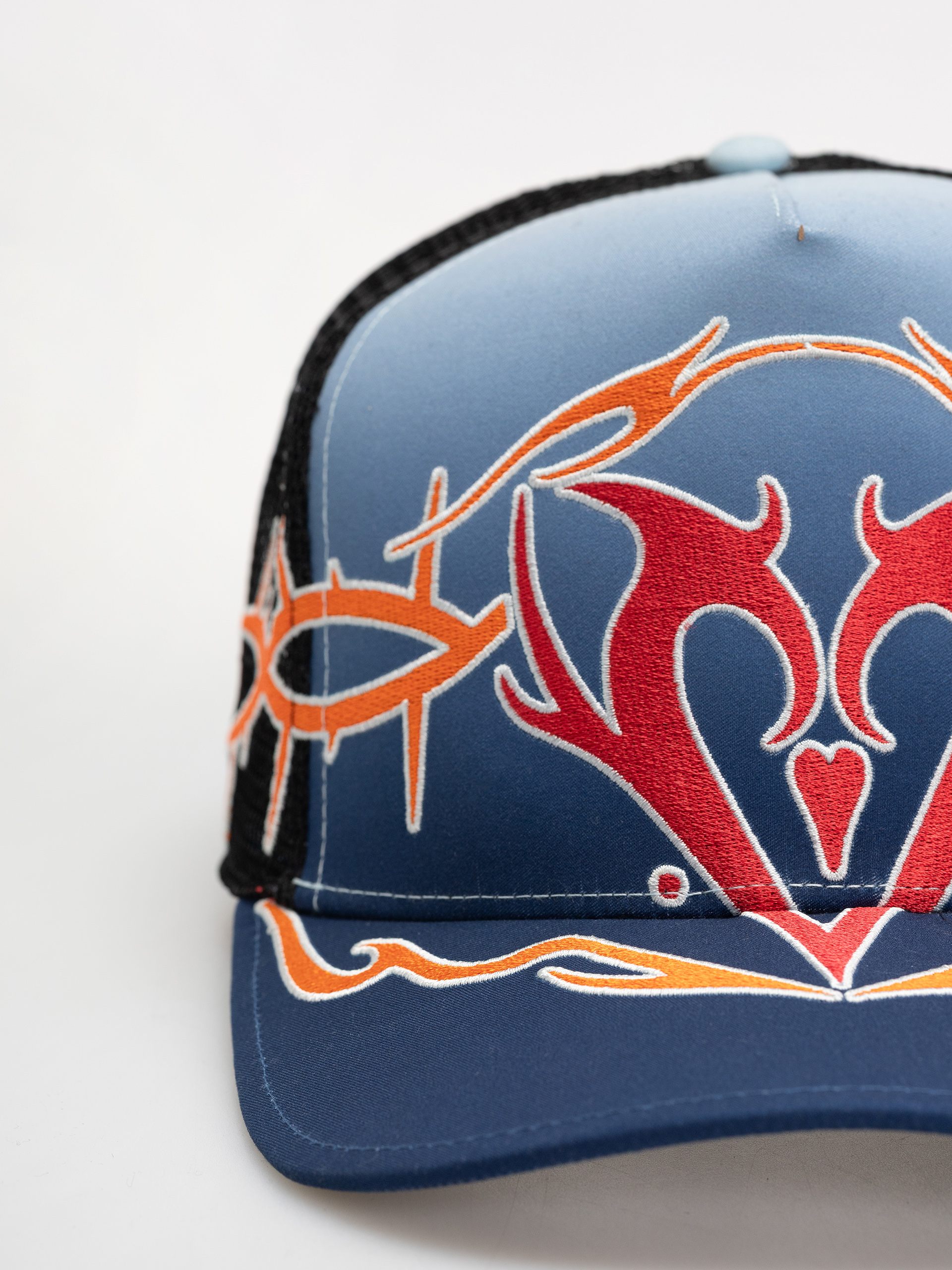 Шапка с козирка Vans Lx Dayana Tribal Trucker (deep indigo)
