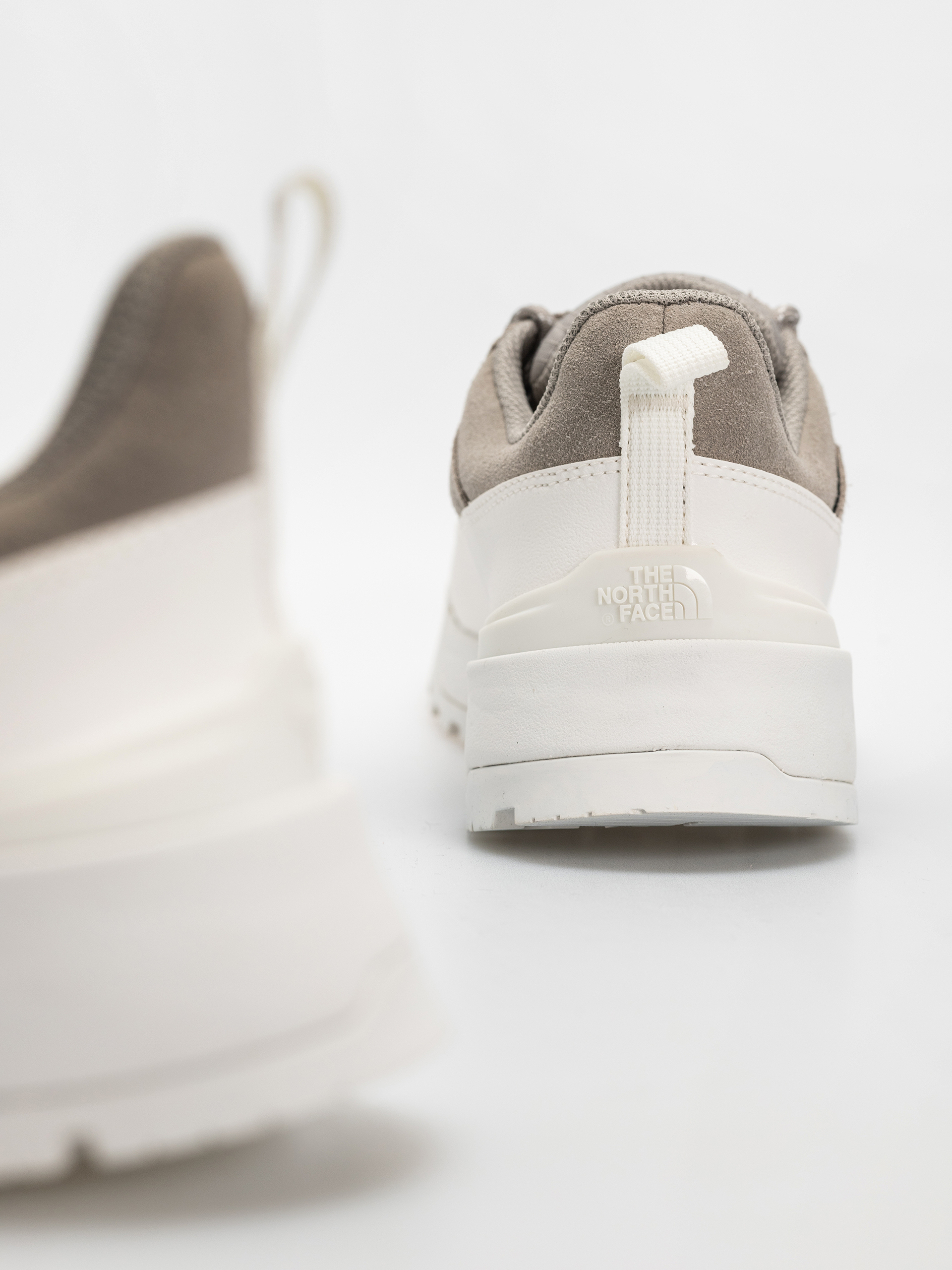 Обувки The North Face Glenclyffe Urban Low (stone slab/whit)