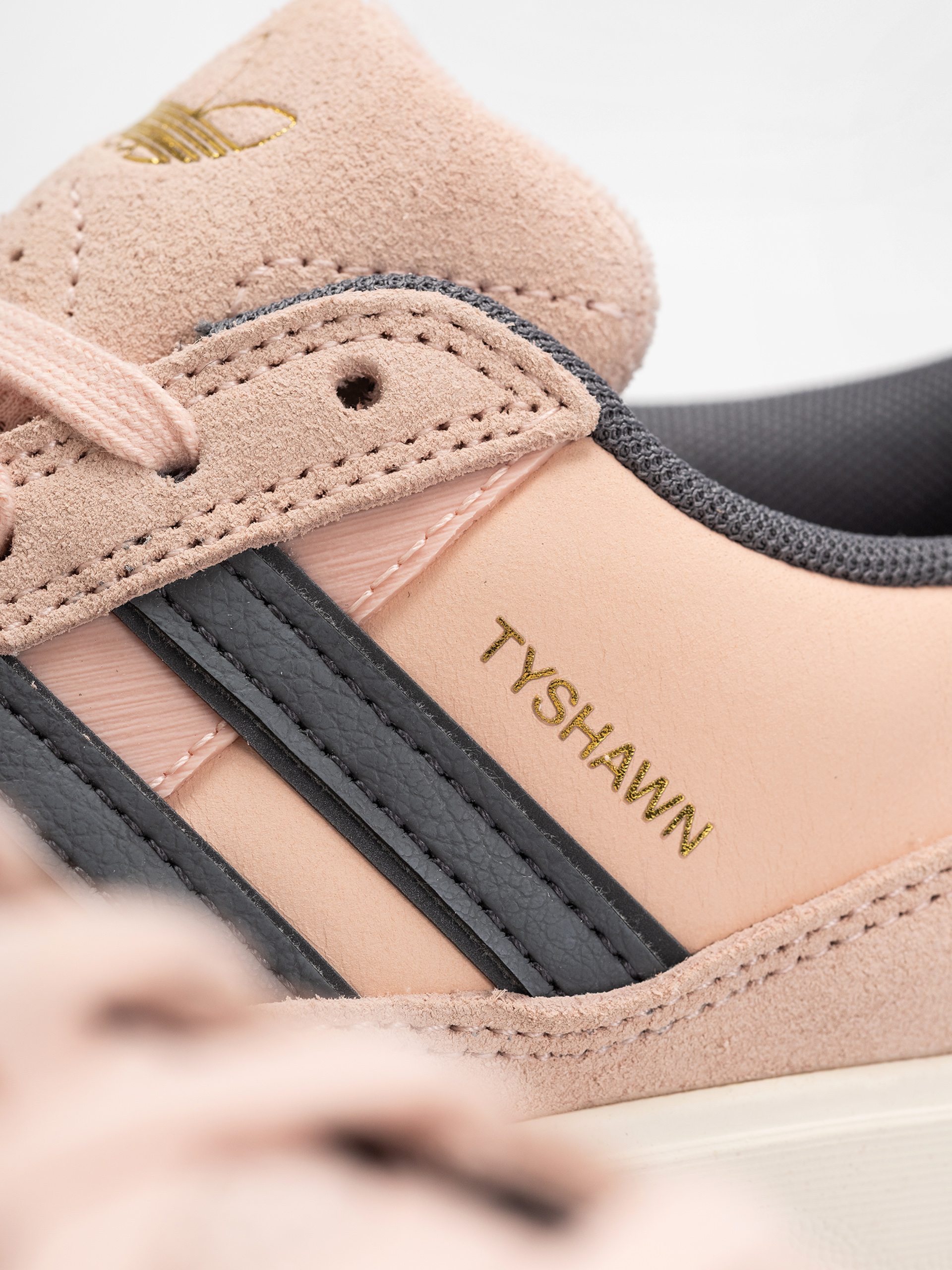 Обувки adidas Tyshawn II (blupnk/grefiv/cwhite)