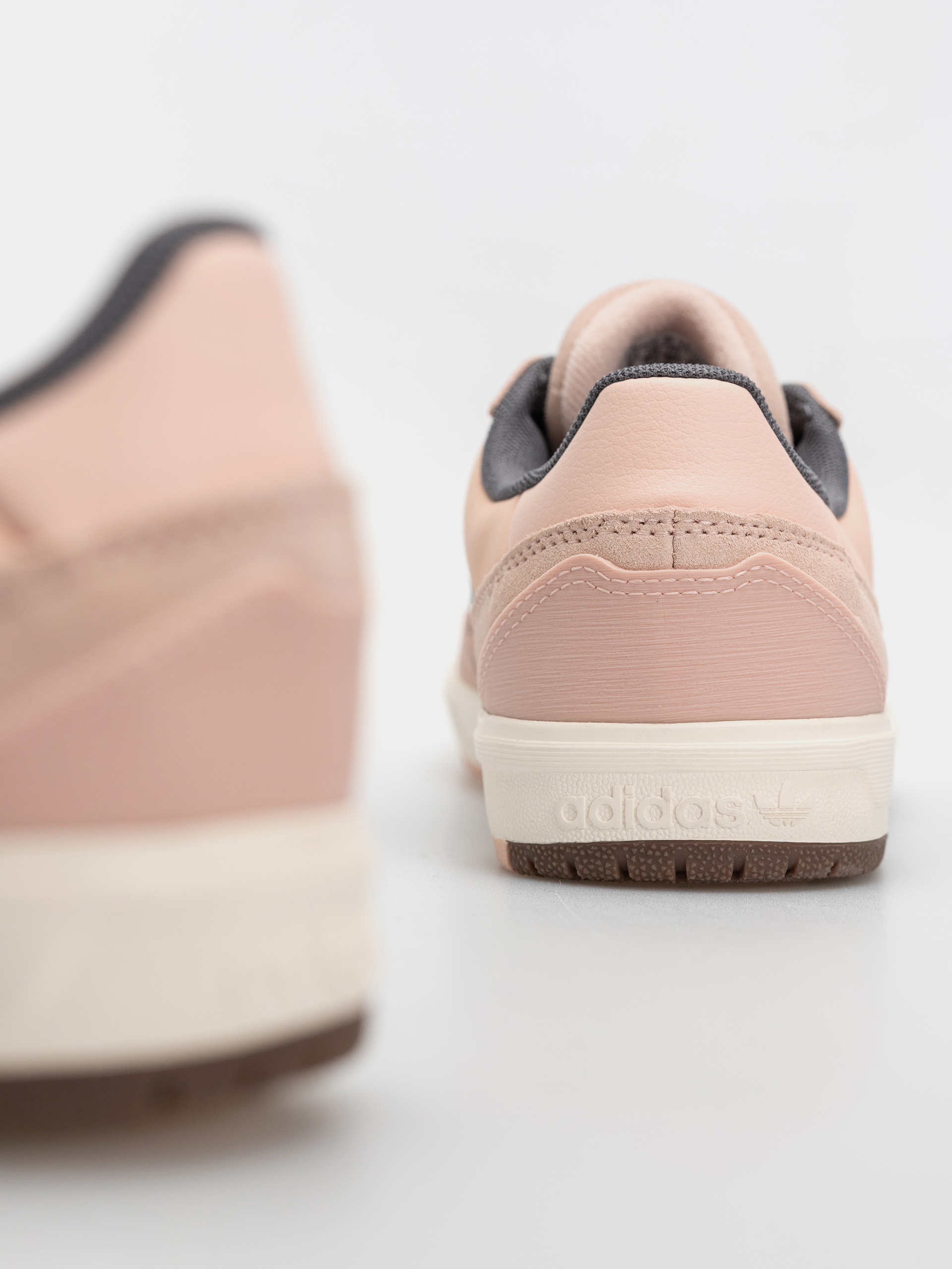 Обувки adidas Tyshawn II (blupnk/grefiv/cwhite)
