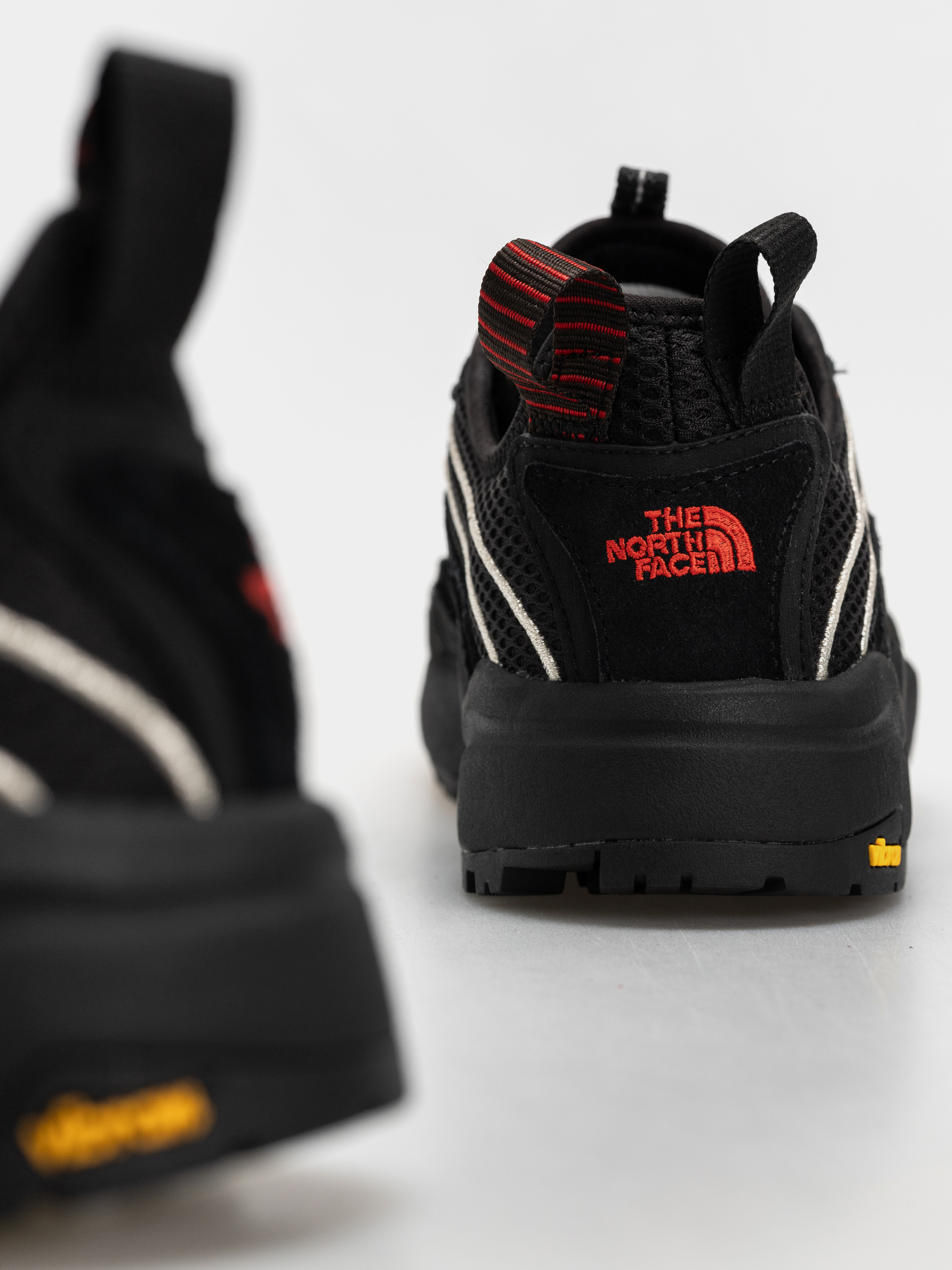 Обувки The North Face Clyffe Ultra (tnf blk/tnf red)