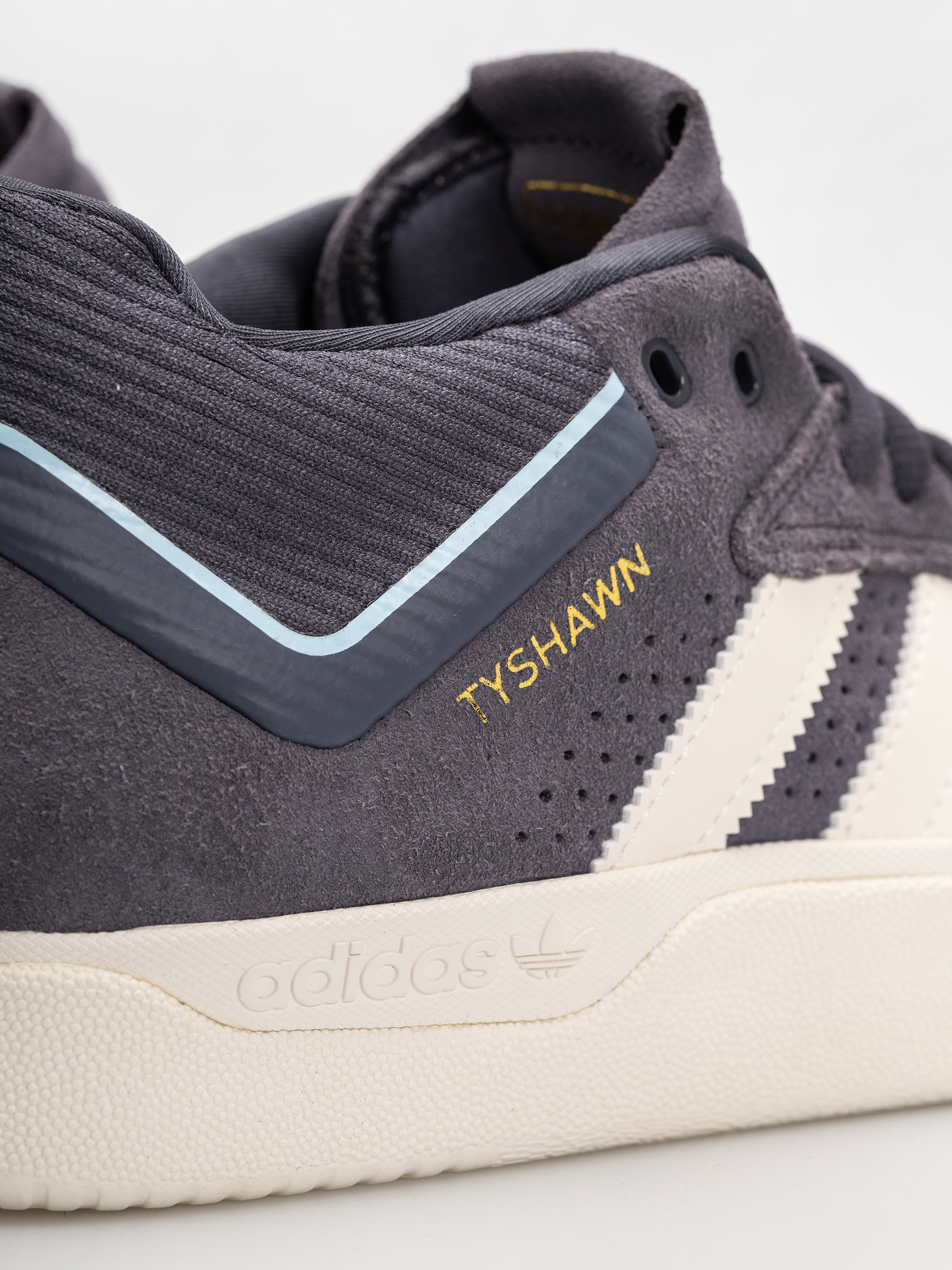 Обувки adidas Tyshawn (cwhite/clesky)