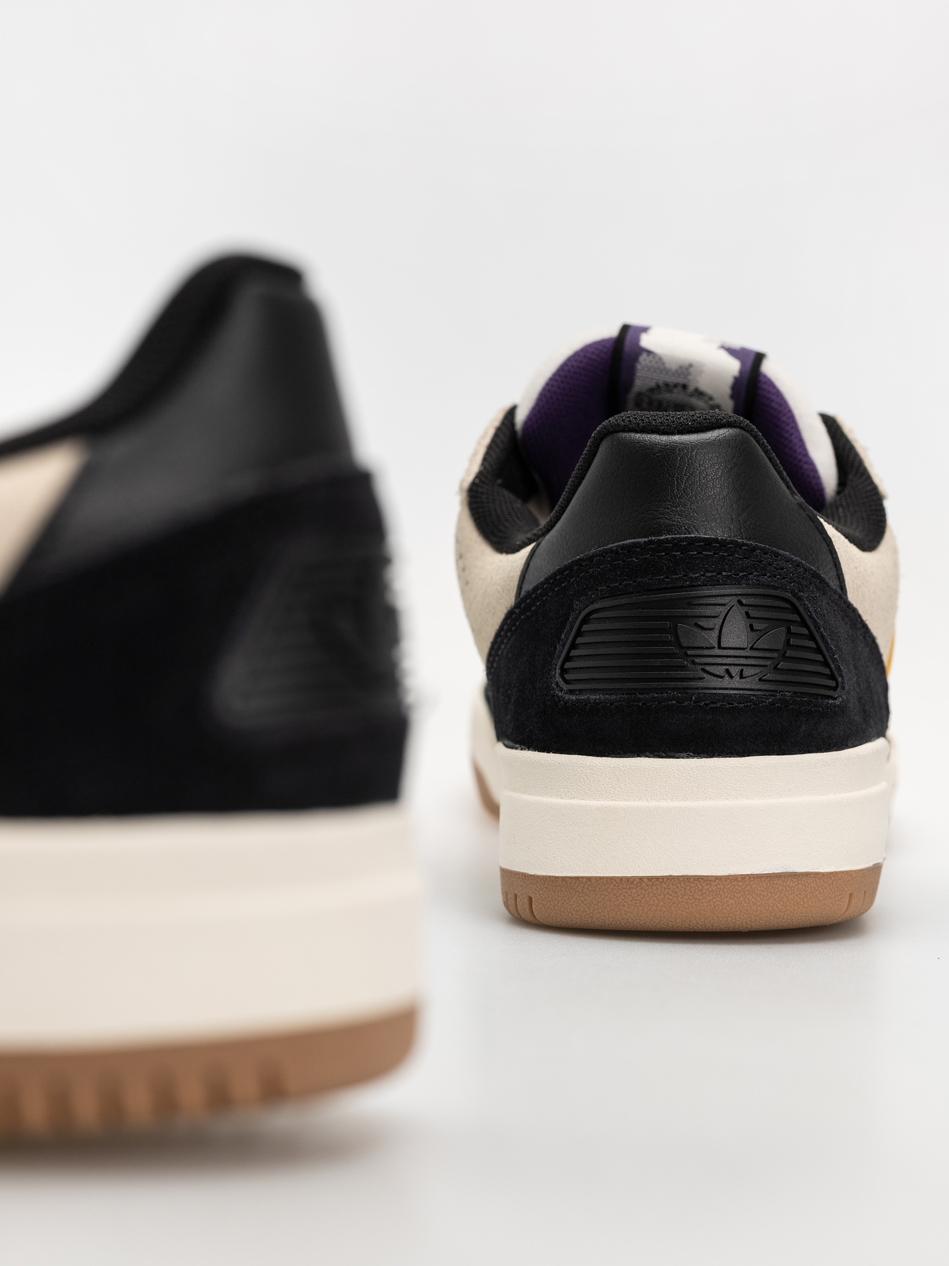 Обувки adidas Tekkira Cup (crewht/owhite/crewht)