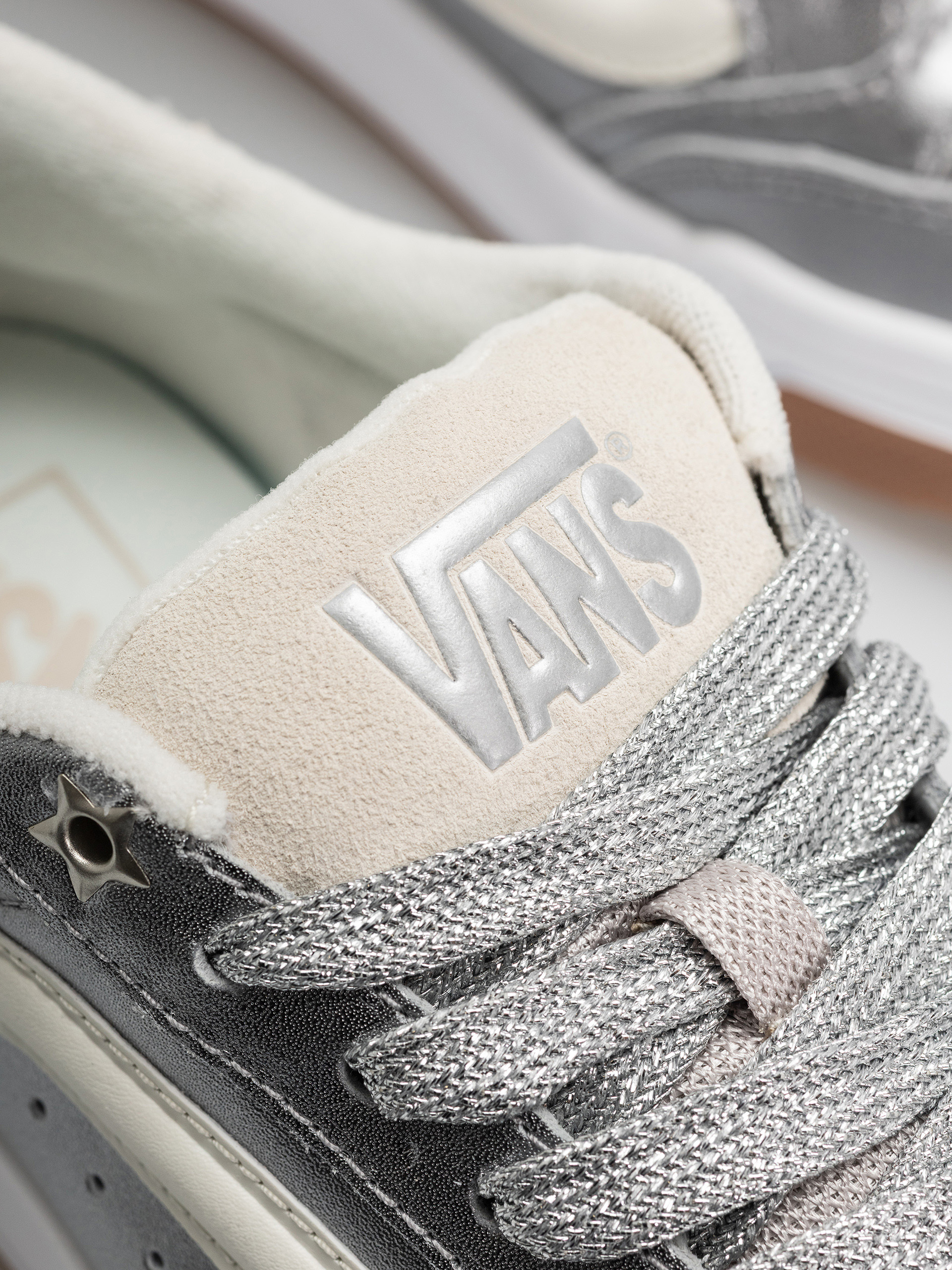 Обувки Vans Hylane (mtlc multi white)