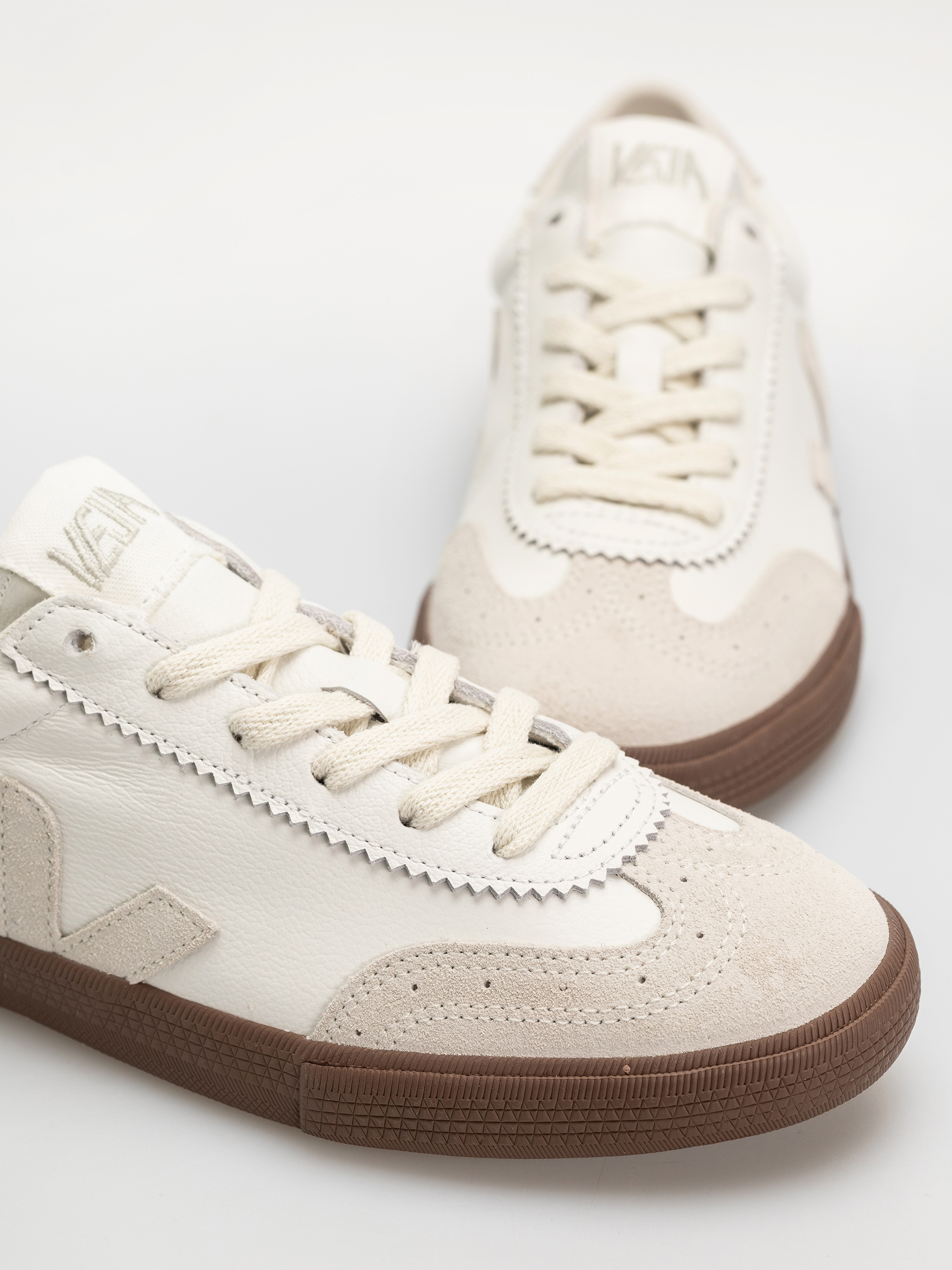 Обувки Veja Volley Wmn (white natural bark)