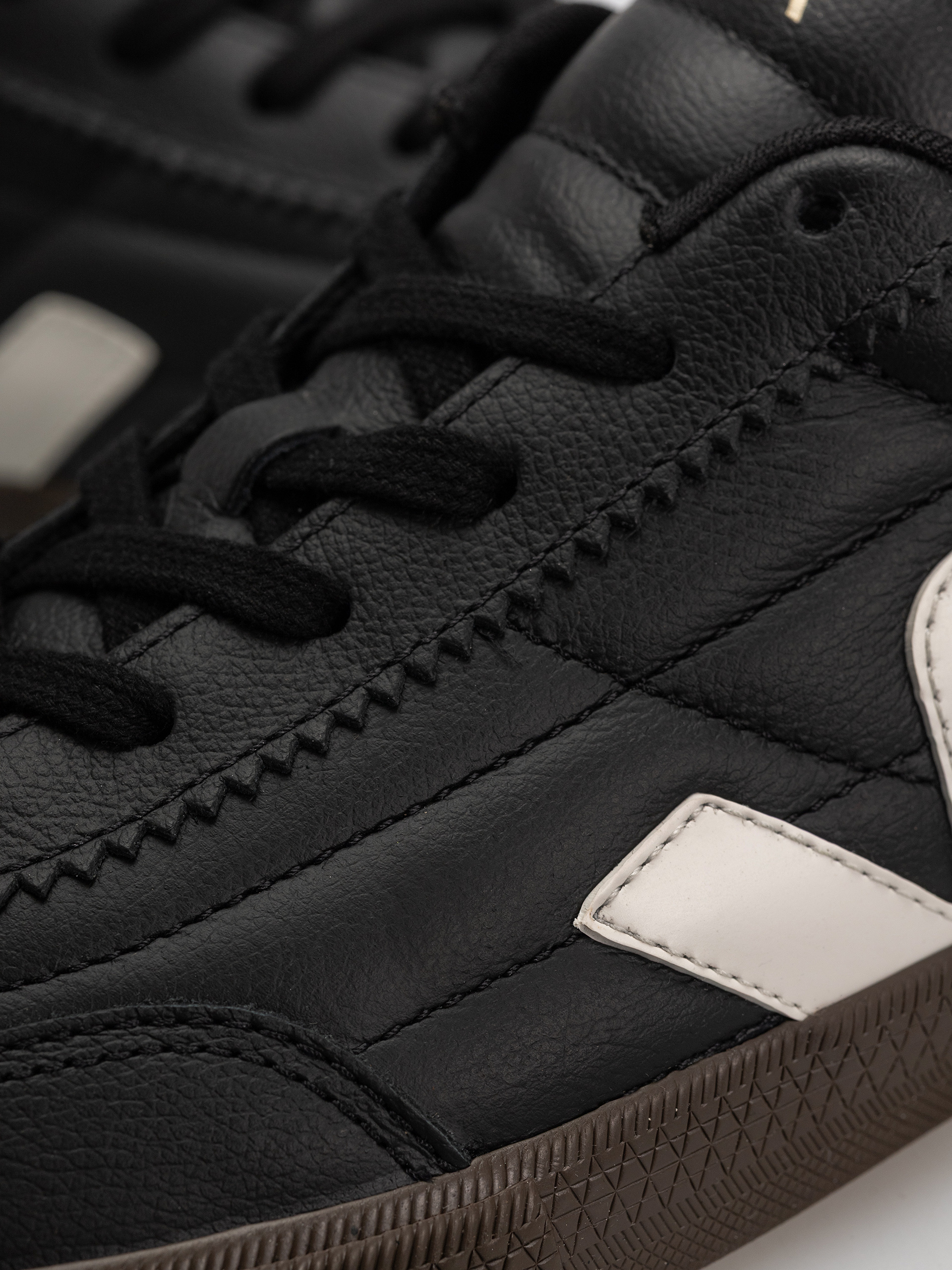 Обувки Veja Panenka (black white)