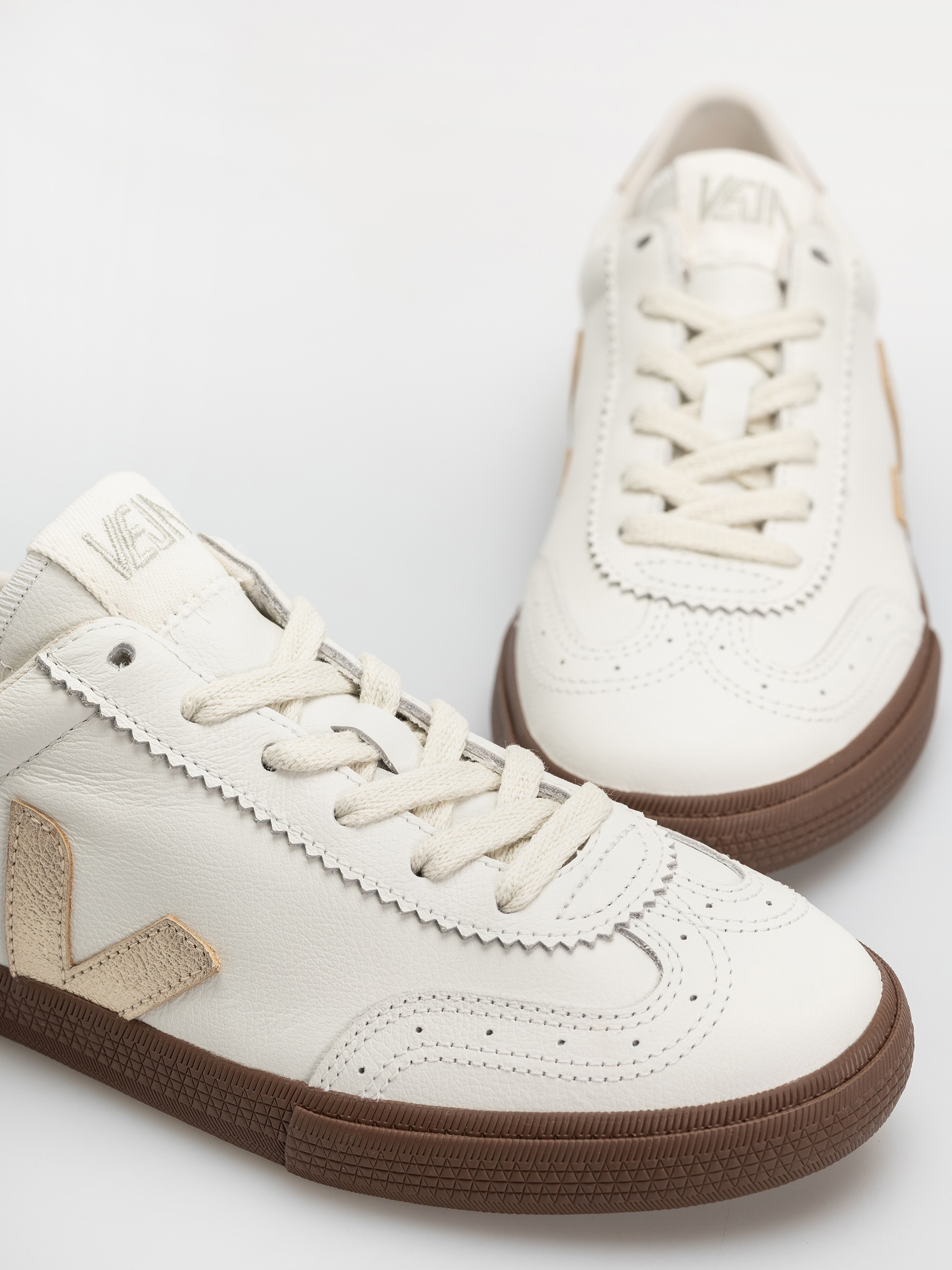 Обувки Veja Volley Wmn (white platine bark)