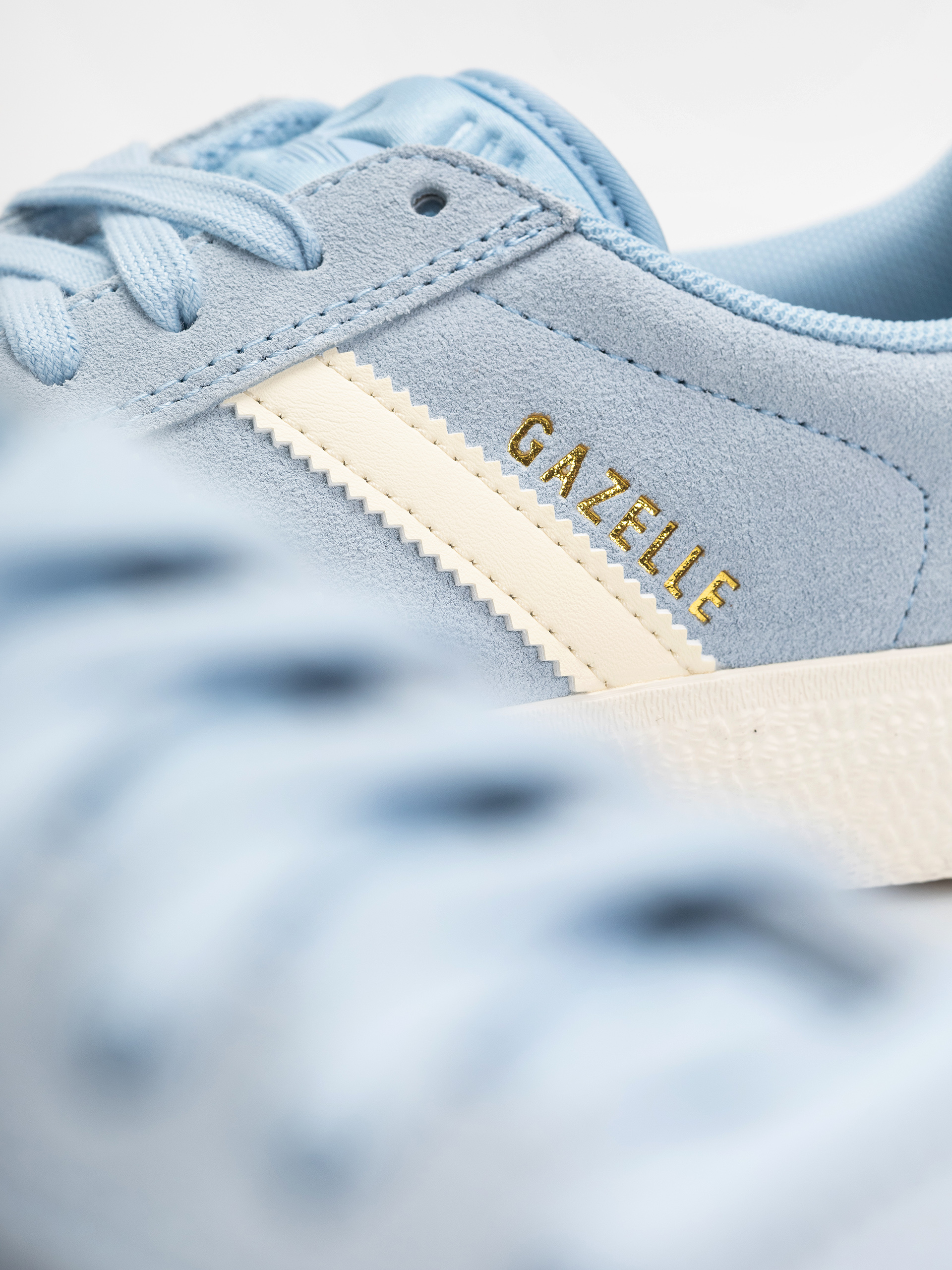 Обувки adidas Gazelle Adv (clesky/crewht/cwhite)