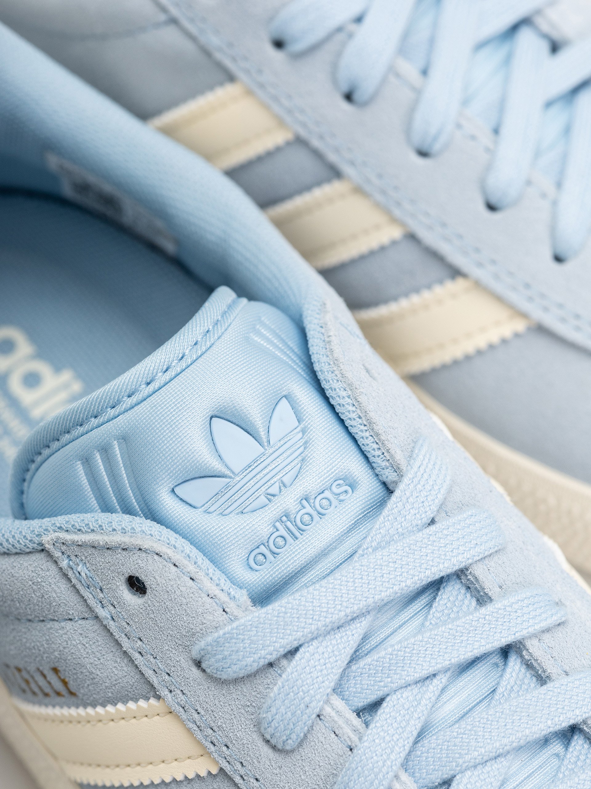 Обувки adidas Gazelle Adv (clesky/crewht/cwhite)