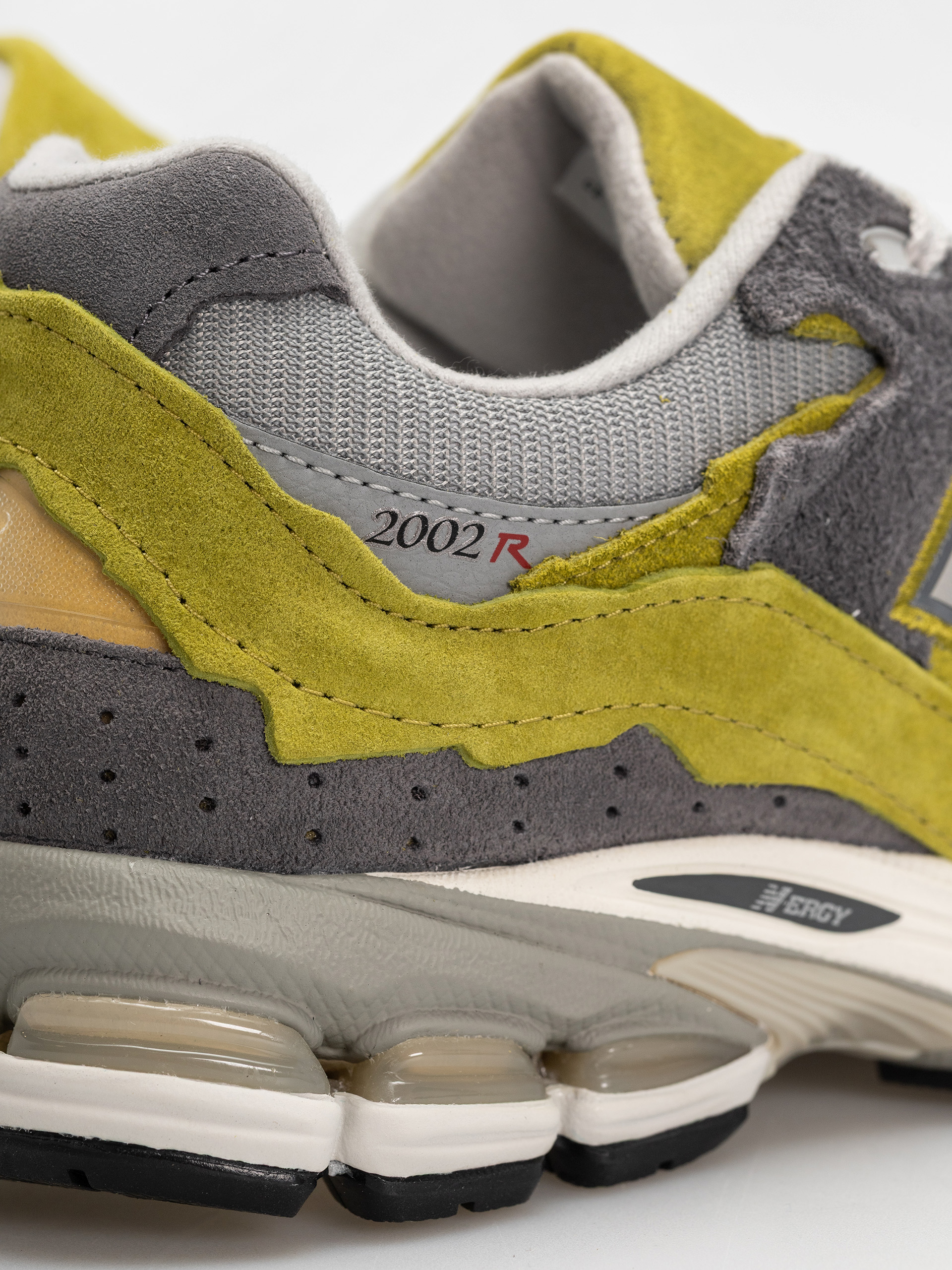 Обувки New Balance 2002 (sea moss/raincloud)