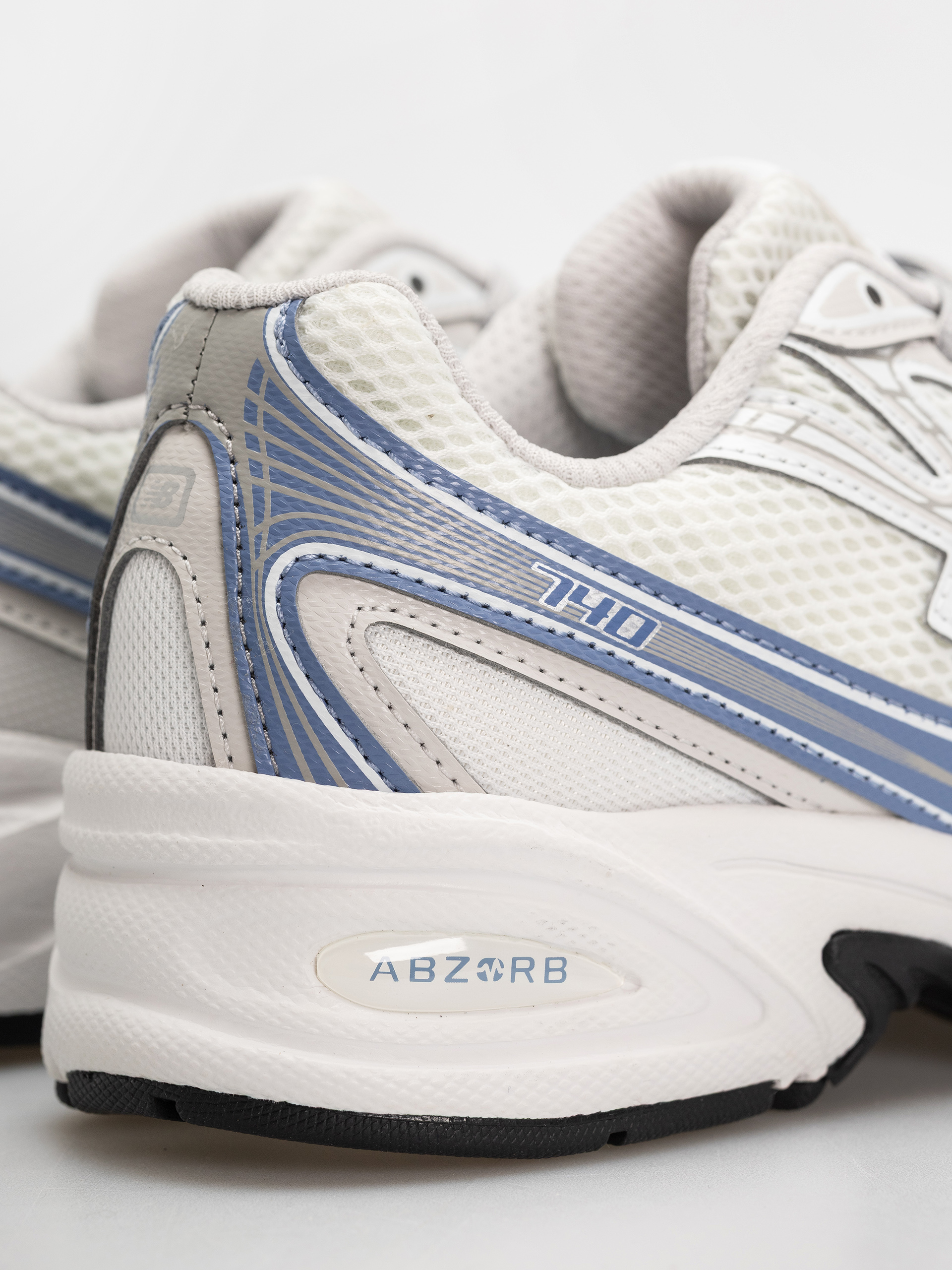 Обувки New Balance 740 JR (103 white/fairweather blue)